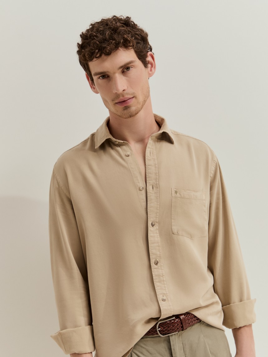 Camisa regular fit em liocel