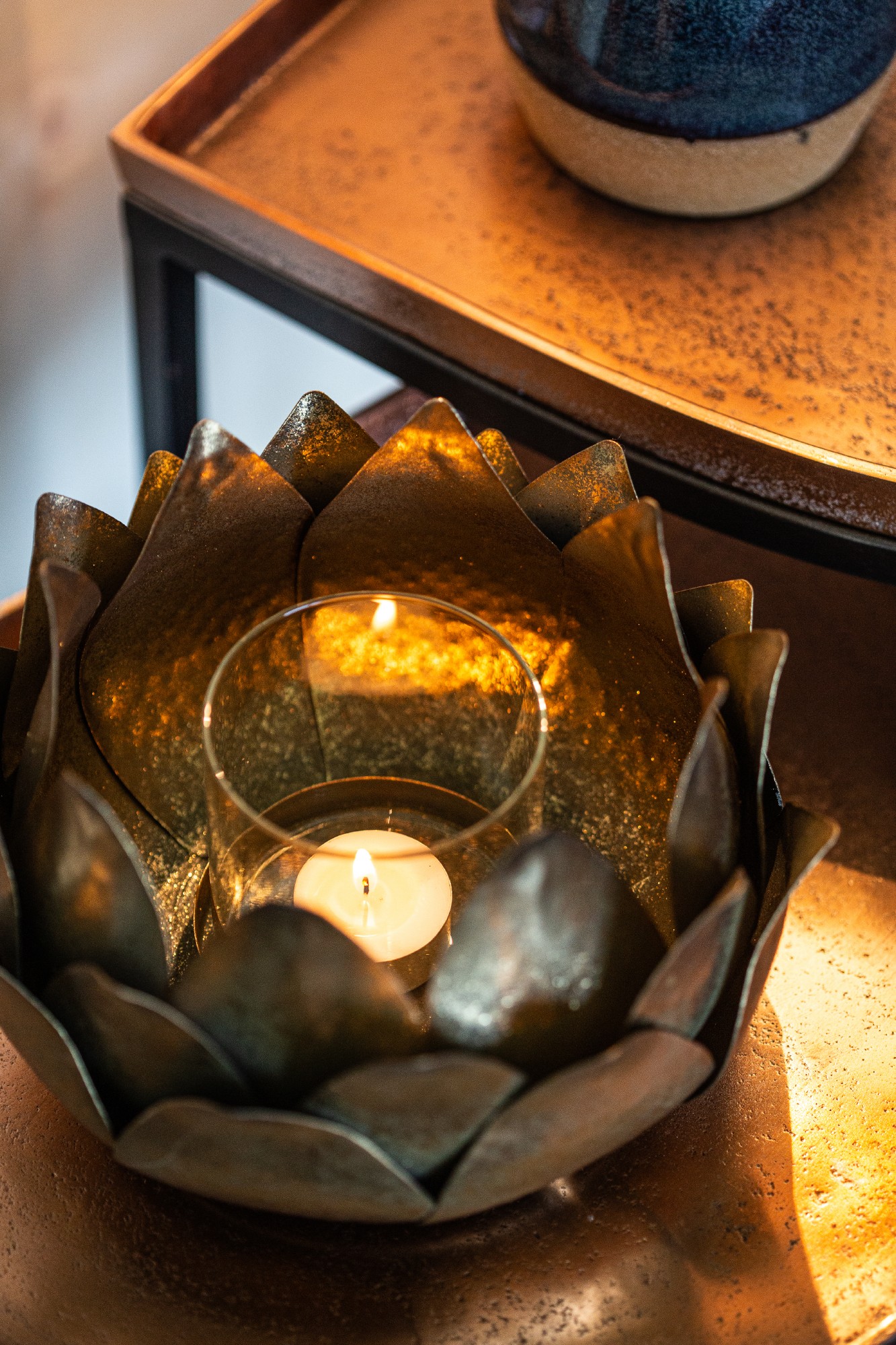 Windlicht 'Lotus', antik gold, Ø 24,5 cm, H 13 cm von fischer's lagerhaus