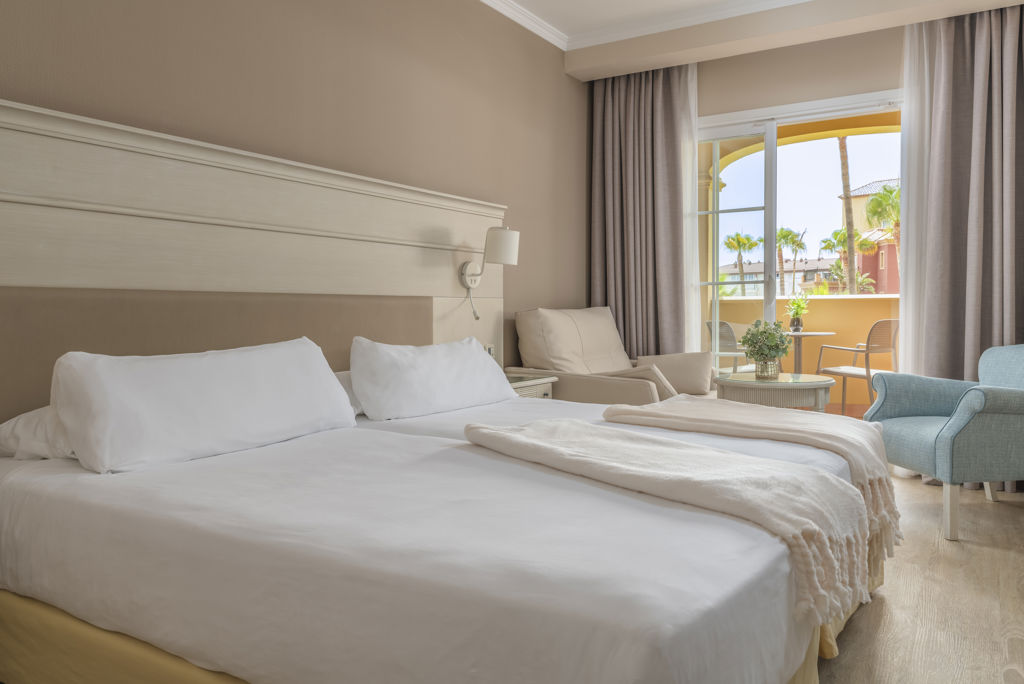 Iberostar Waves Malaga Playa Logies en ontbijt - Aparthotel