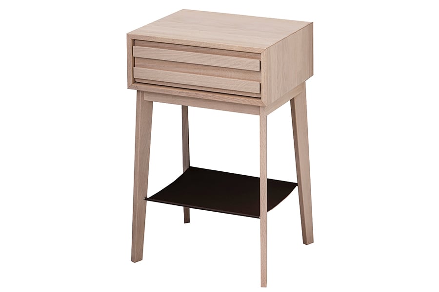 Eicon tall nattbord Hvitoljet eik med hylle. H: 72,5 cm.