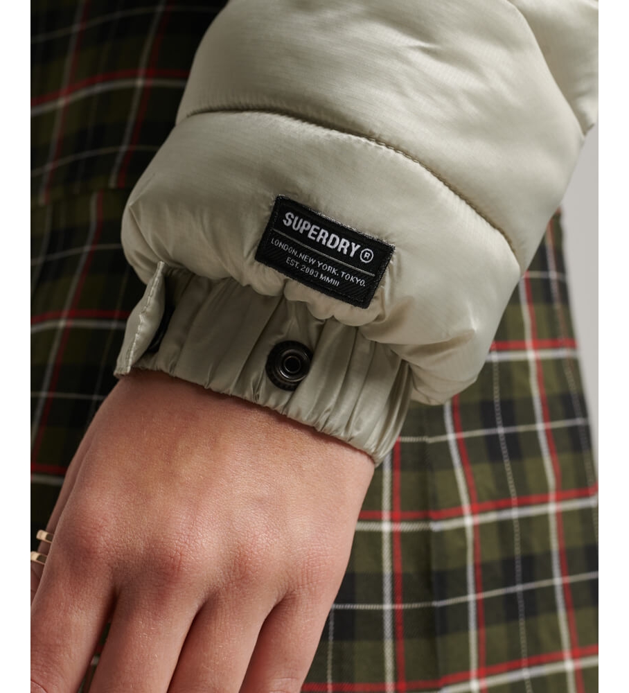 Jaqueta esportiva acolchoada leve Superdry, cinza e verde.