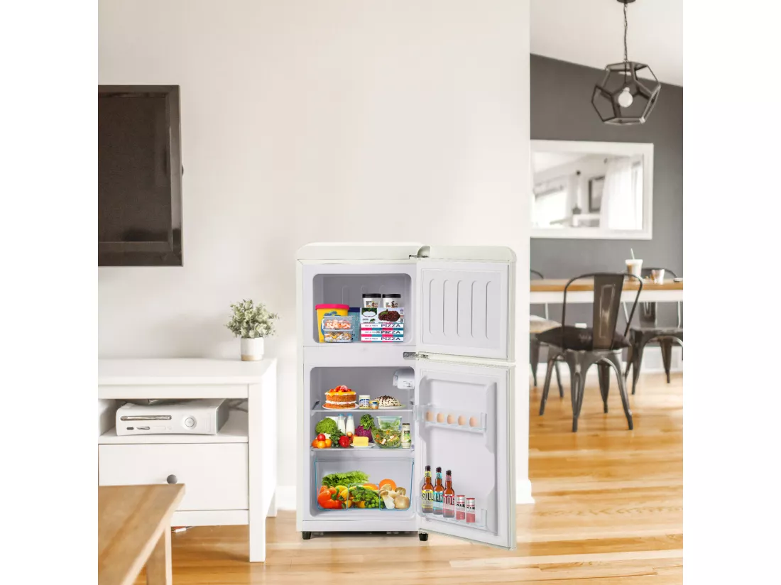 Réfrigérateur rétro. Réfrigérateur-congélateur combiné avec un volume total de 60 litres, un volume de congélateur de 22 litres