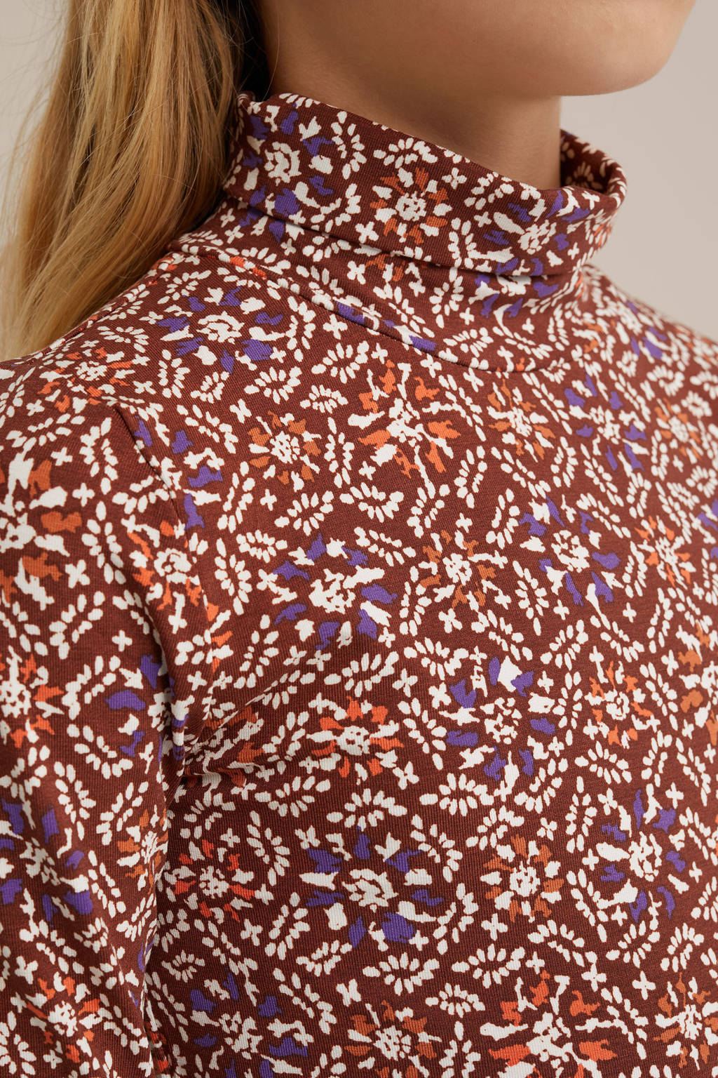 WE Fashion longsleeve met all over print bruin/oranje/paars