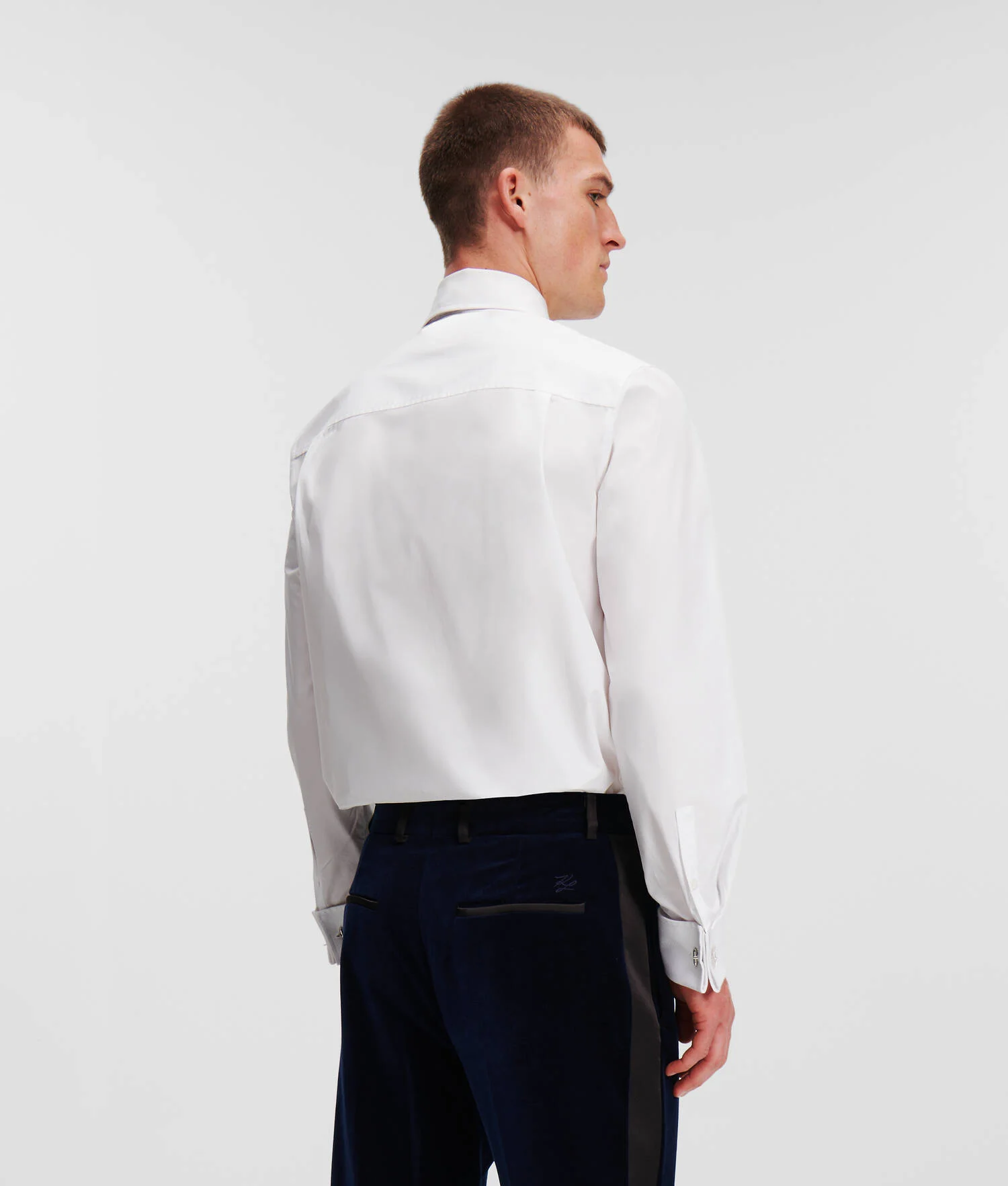 CHEMISE DE SOIRÉE AVEC NŒUD PAPILLON SÉLECTIONNÉE PAR HUN KIM