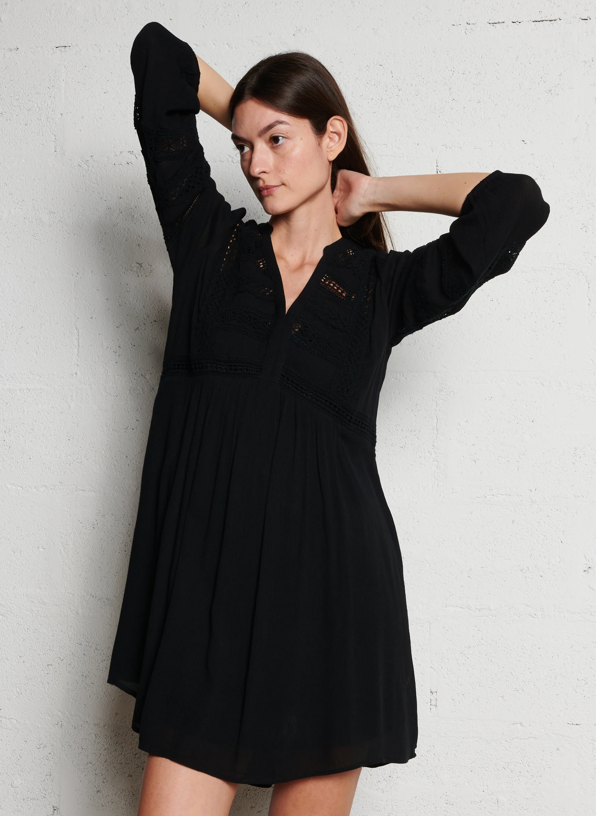MUSE BIS - Robe droite à col V | Noir