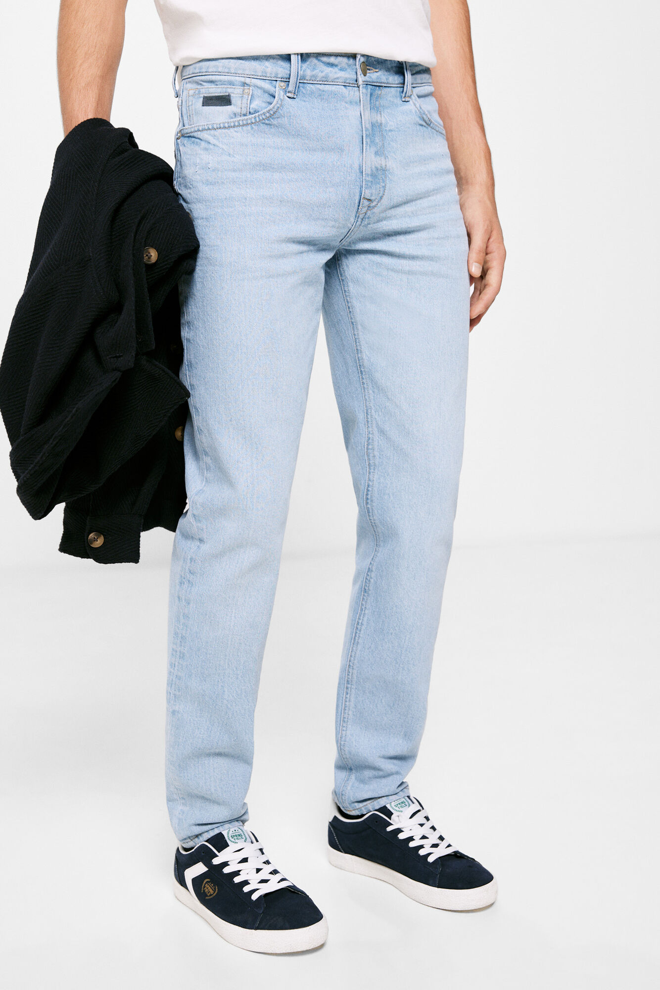 calça jeans slim de lavagem clara