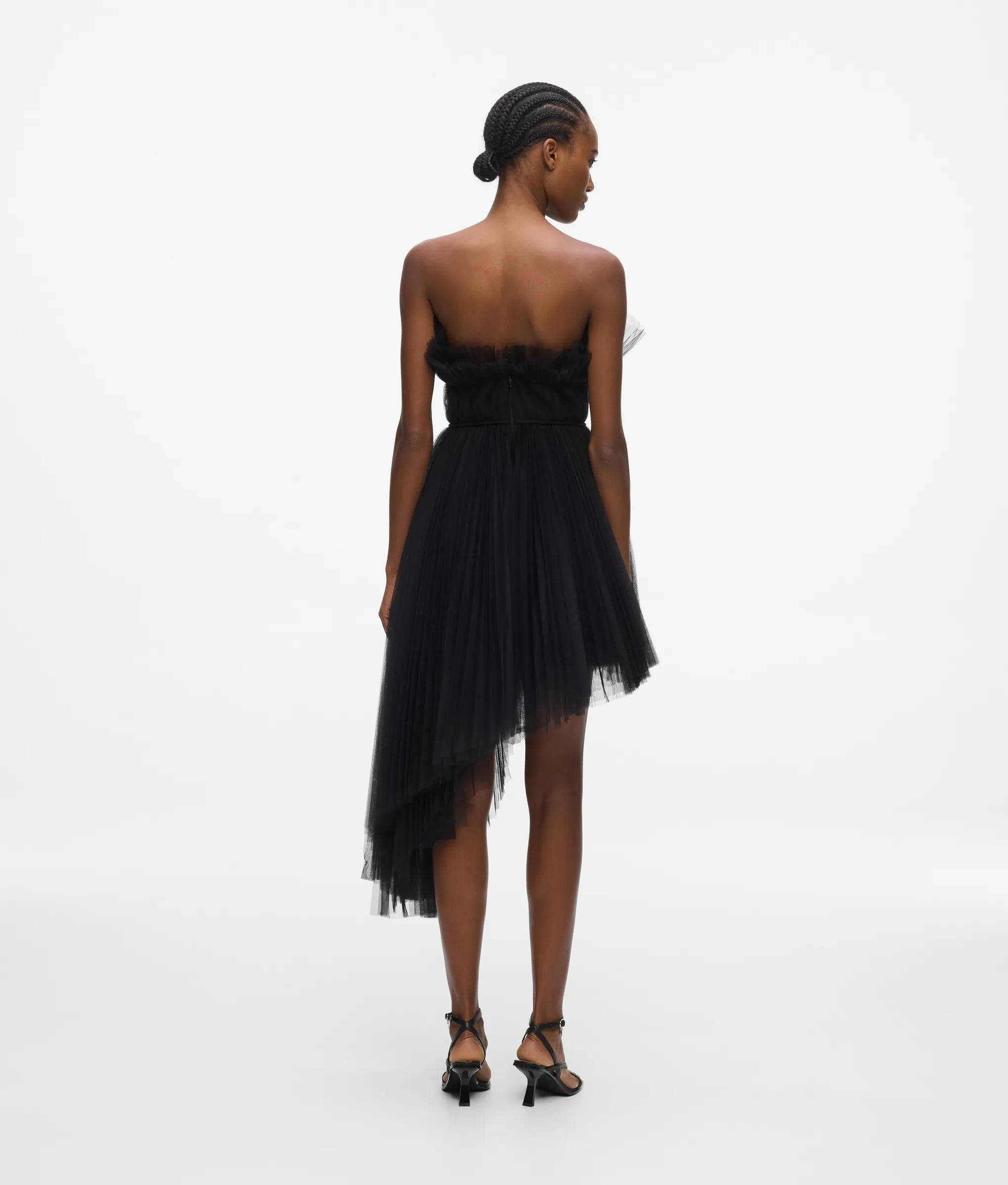 Asymmetrische tule jurk