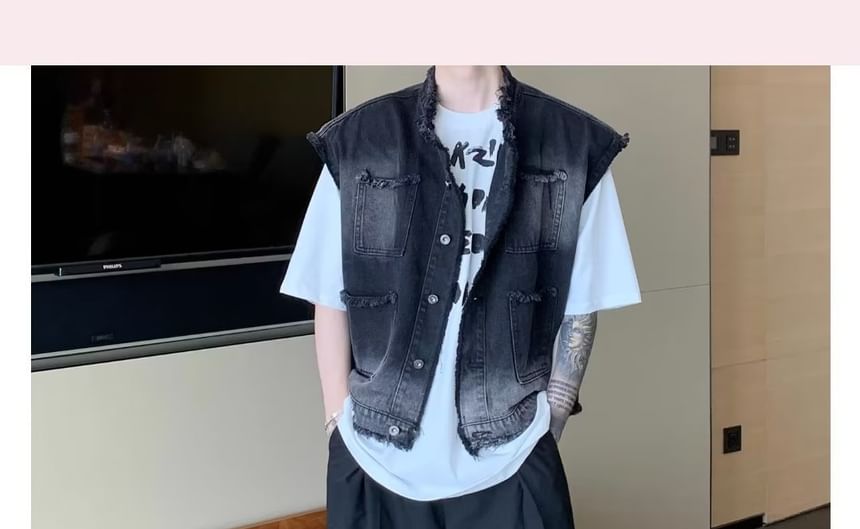 Maxelane - Gewassen denim vest met kwastjes en knoopjes