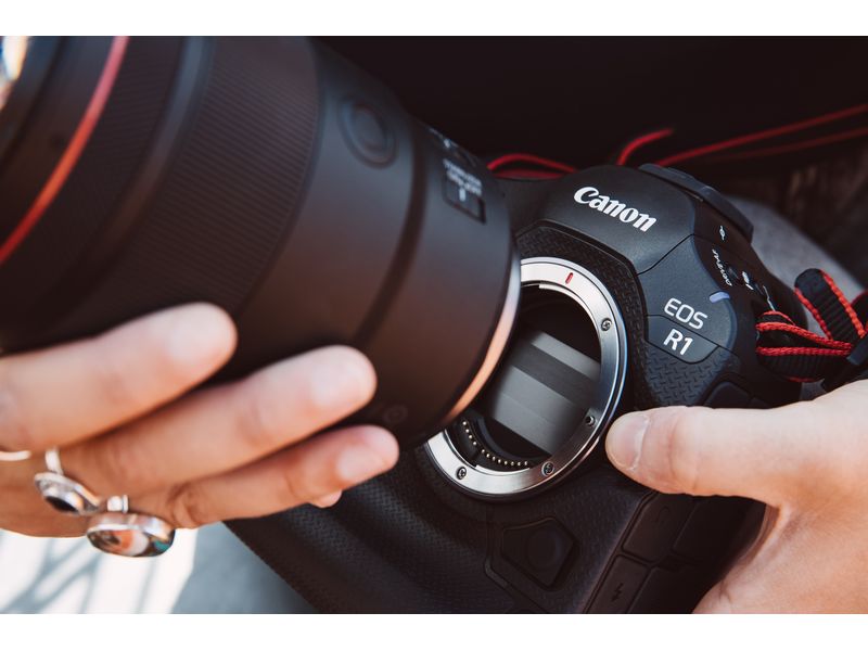 Canon Fotokamera EOS R1 Leistungsstarke Kamera, geeignet für Sport-, Nachrichten- und Action-Aufnahmen