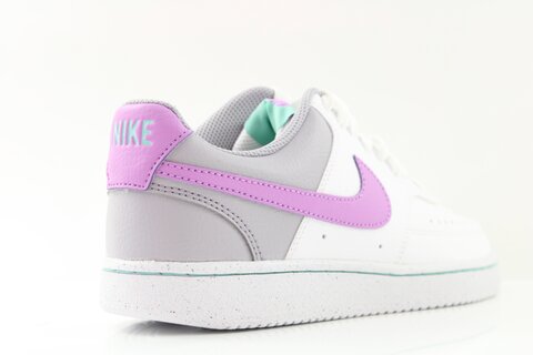 Nike Sneaker