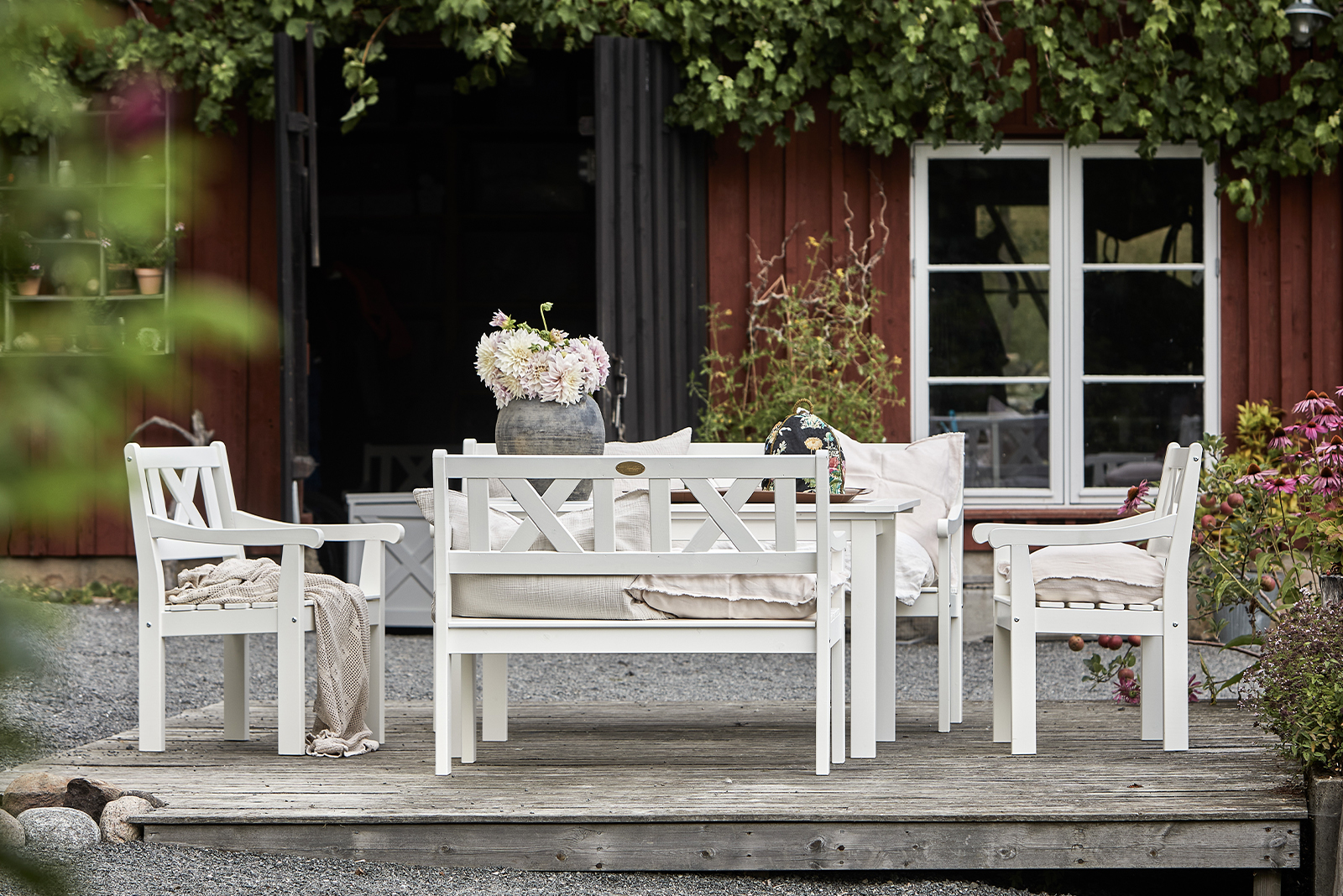 Lekkøy hagestol Hvitmalt kjernefuru.