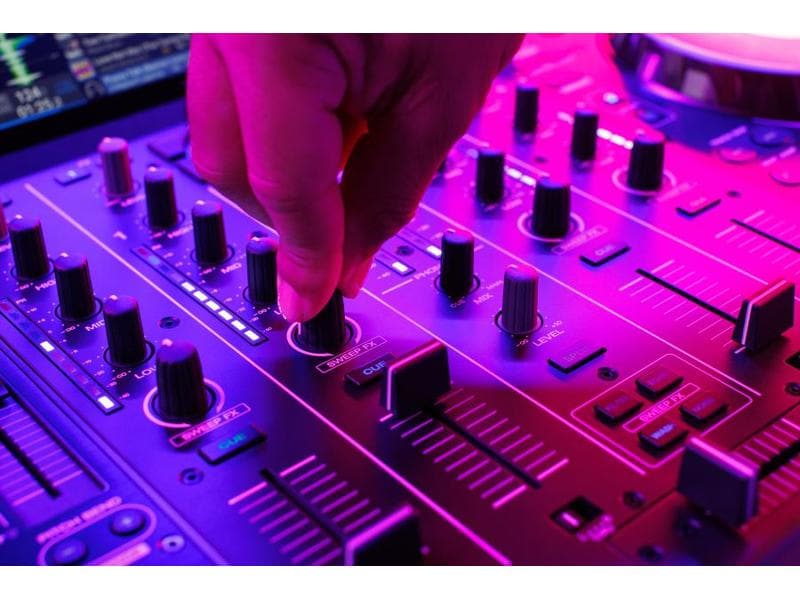 Denon DJ DJ-Controller Prime 4 4-Deck Standalone-DJ-Controller mit Stems