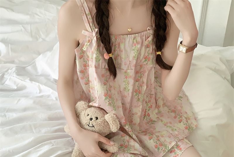 Sadelle - Spaghettibandjes, vierkante hals, bloemenprint, strikaccent, midi-pyjamajurk / camisole top / shorts / set