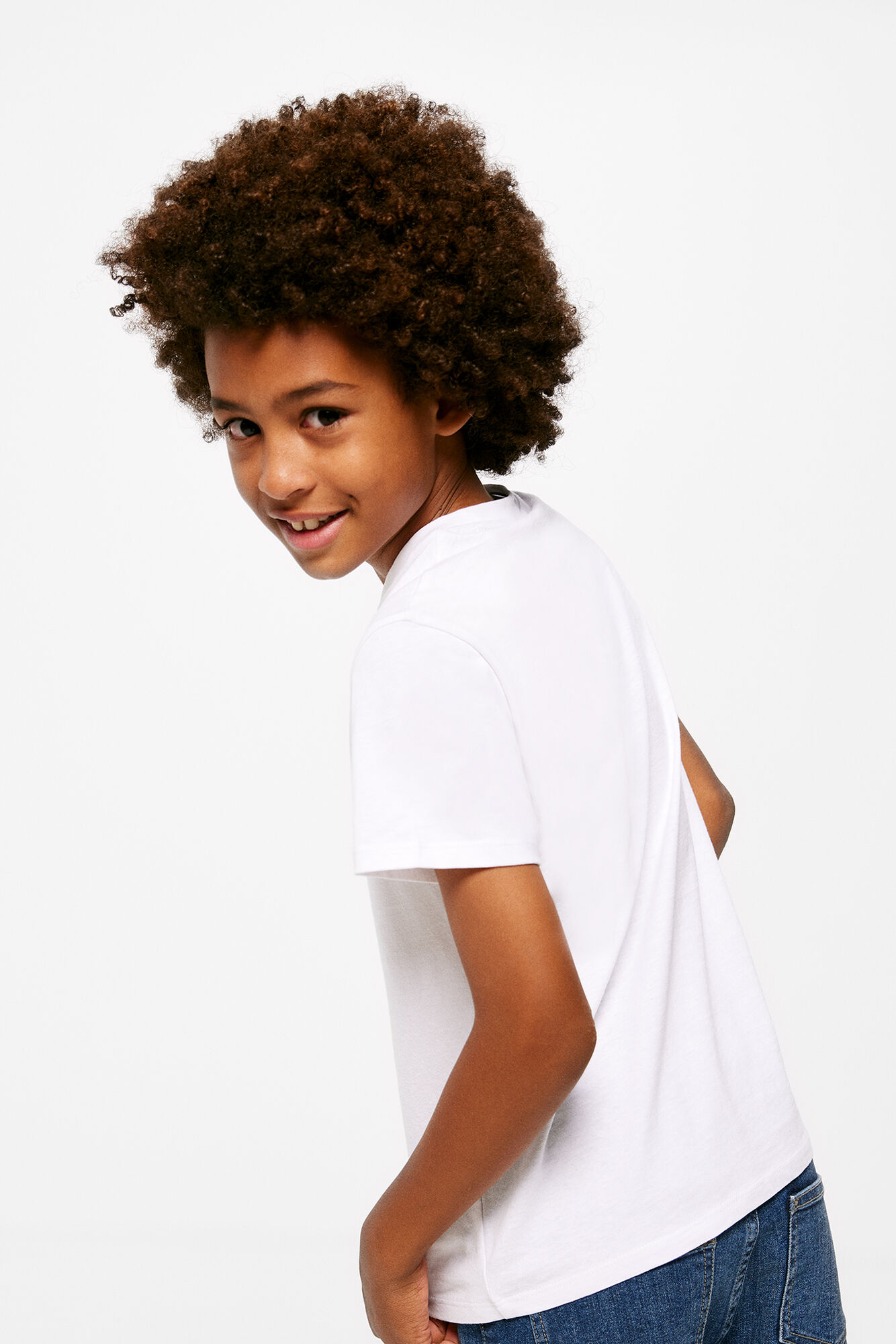 Camiseta básica com logo para meninos