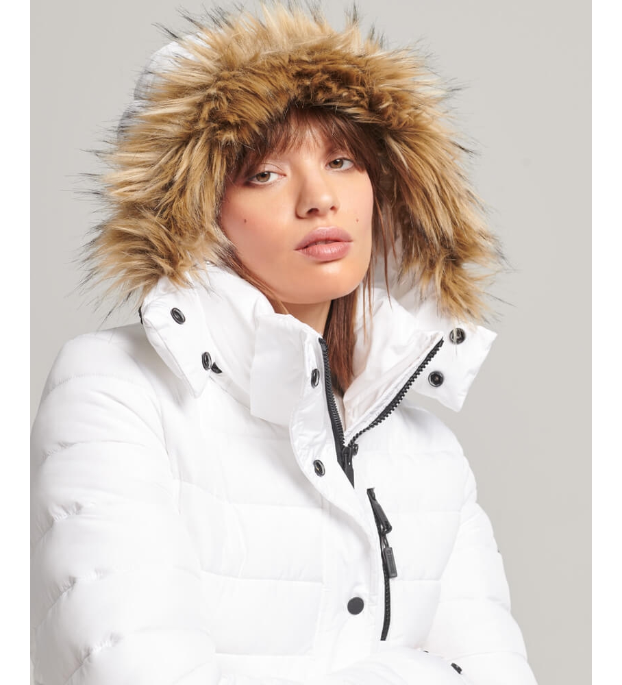 Jaqueta curta acolchoada com capuz Superdry, branca