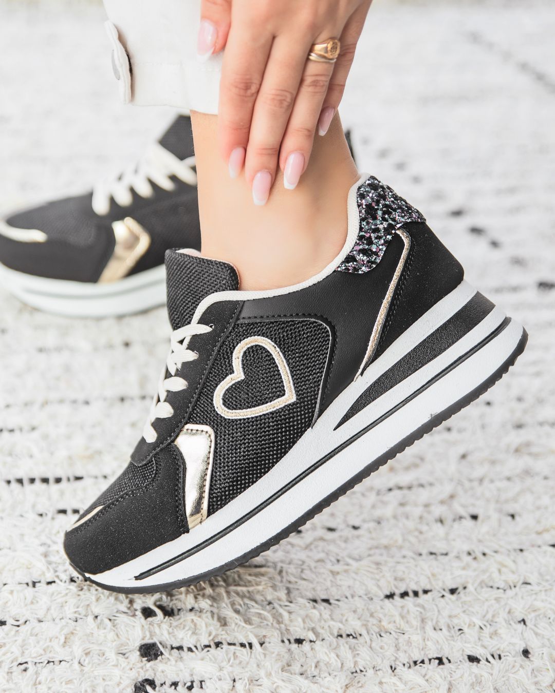 Basket femme noire à lacets - Junon