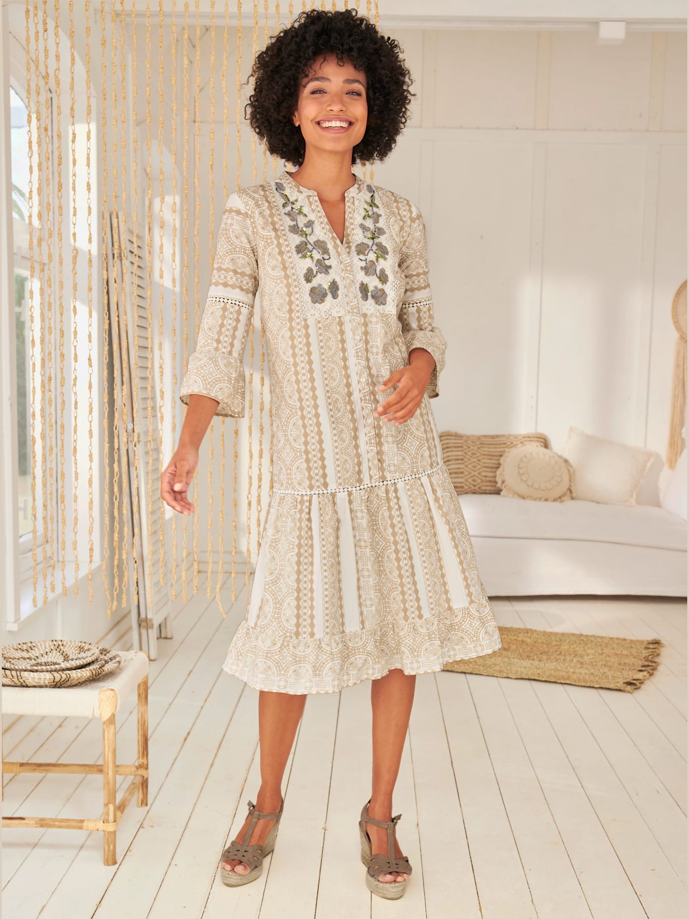 Robe imprimée superbe broderie florale