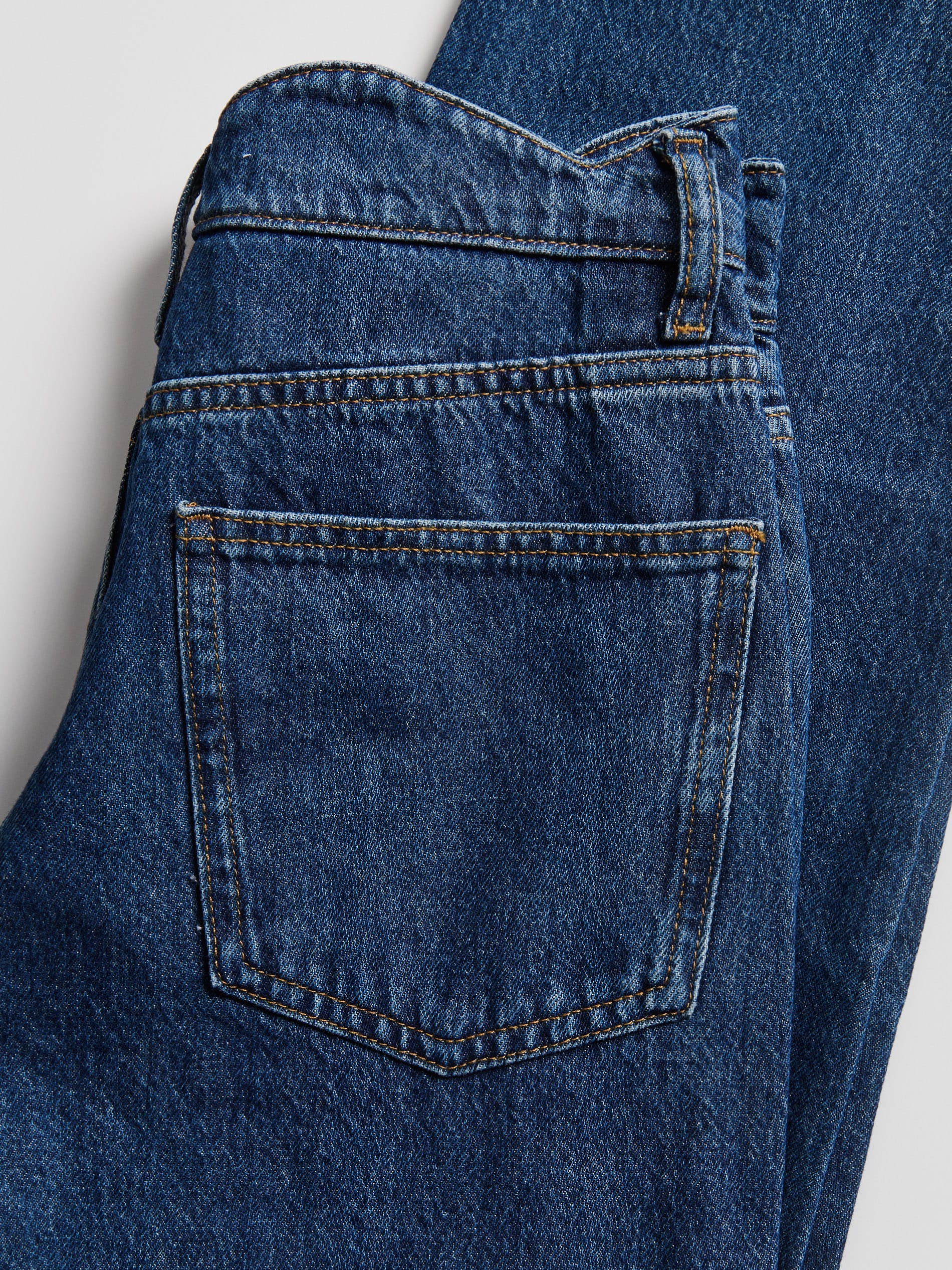 Jeans im Mom-Fit