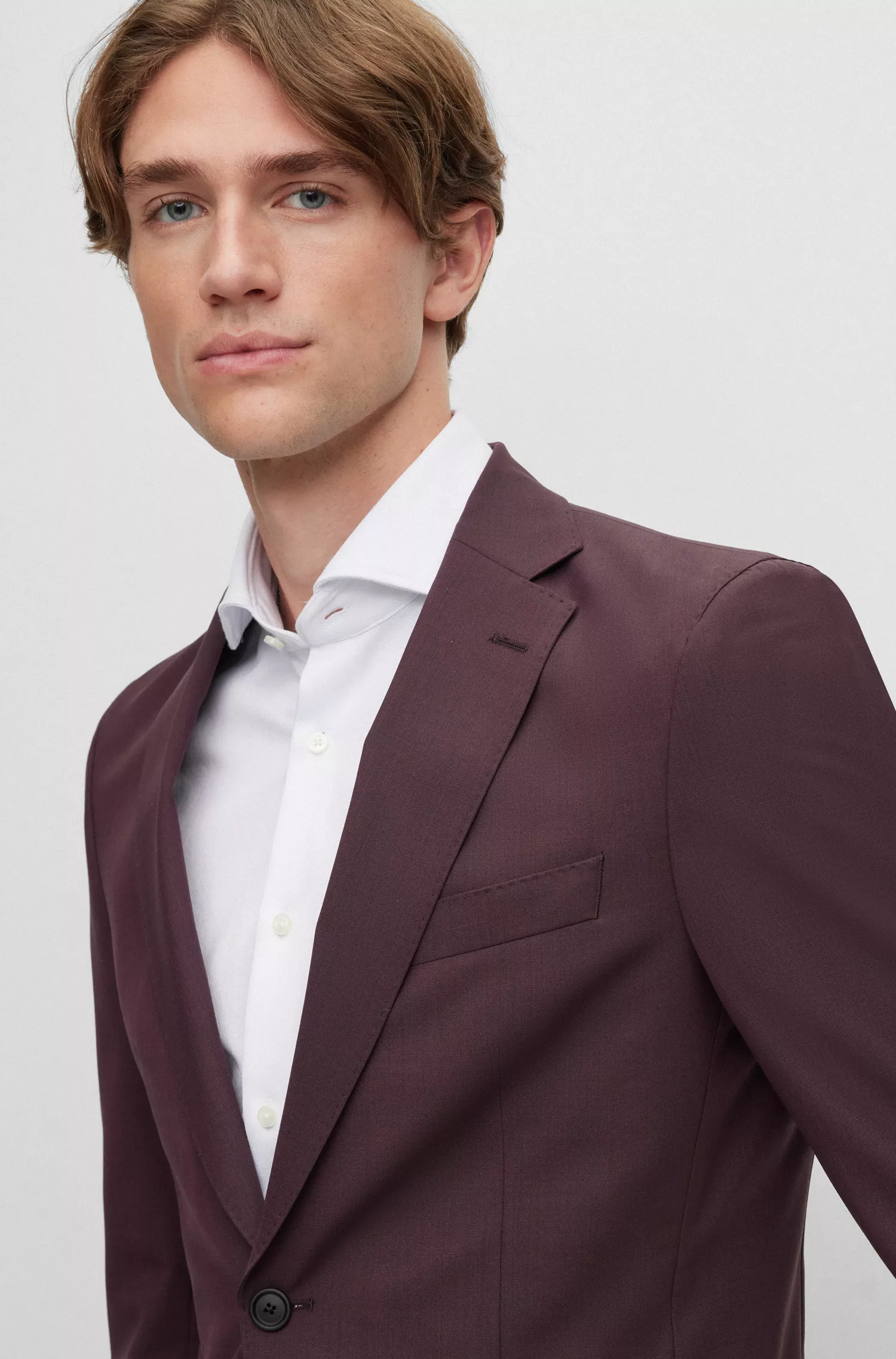 Terno BOSS preto slim fit em lã mesclada elástica.