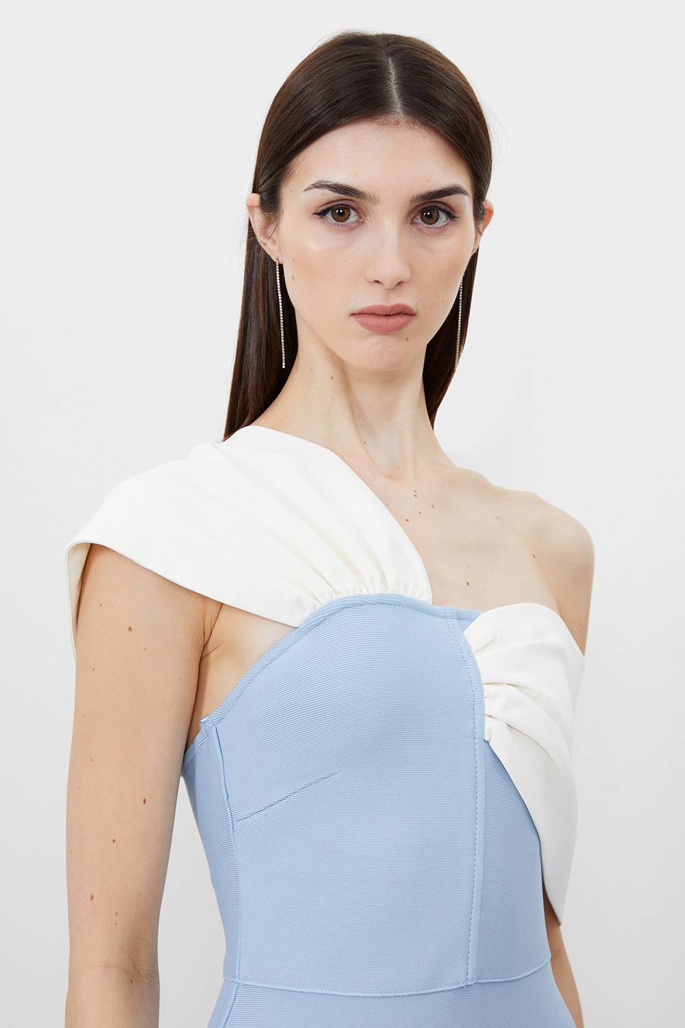KarenMillen Robe Midi Moulante à Bandage avec Bretelle Asymétrique en Maille