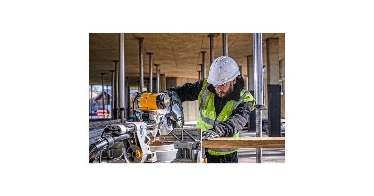DEWALTPaneelzaag DWS 780 afkort- en verstekzaag  (Geel, 1.675 Watt)