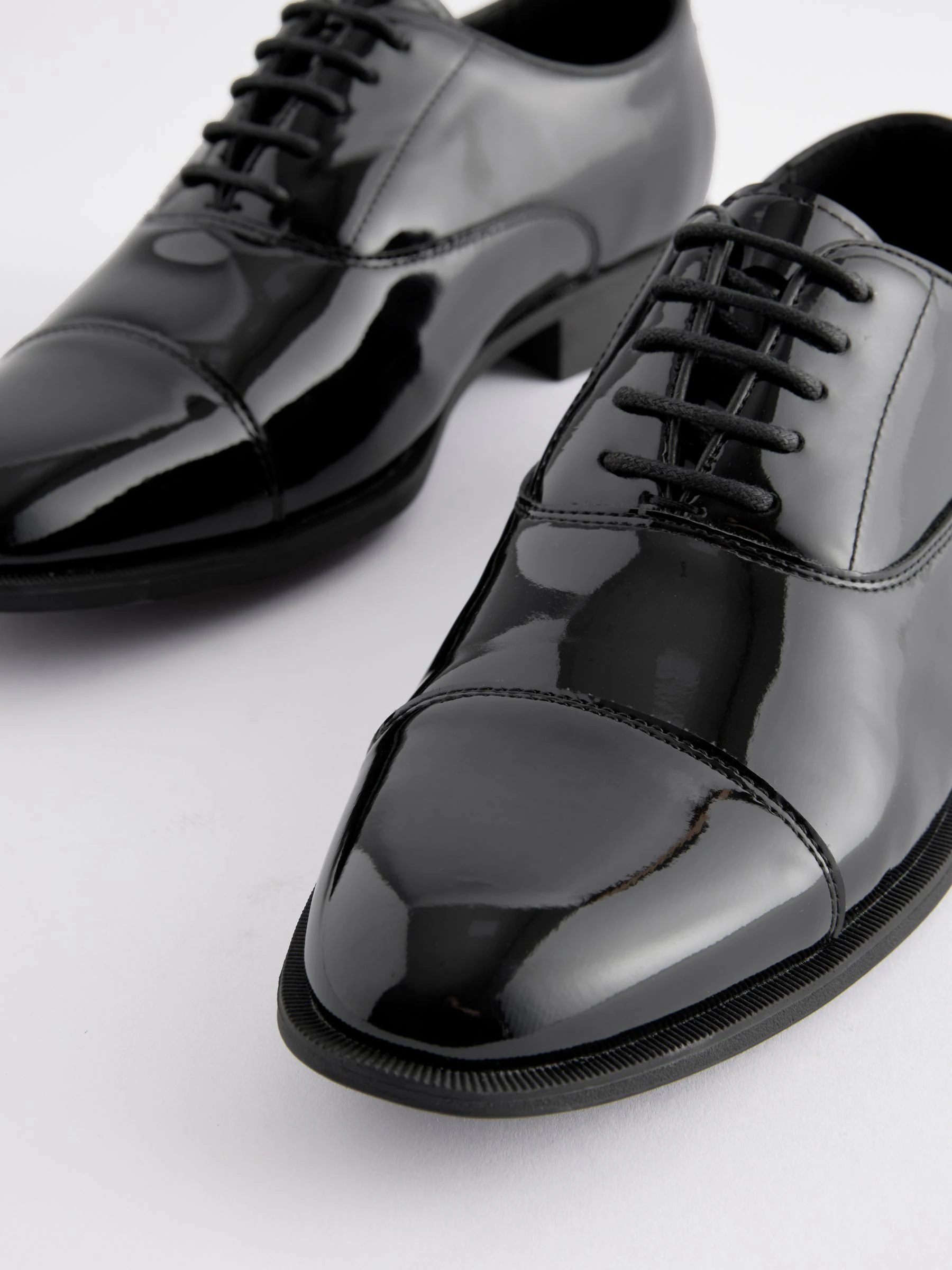 Zwart - Wijde pasvorm - Lakleren Oxford-schoenen met neusstuk