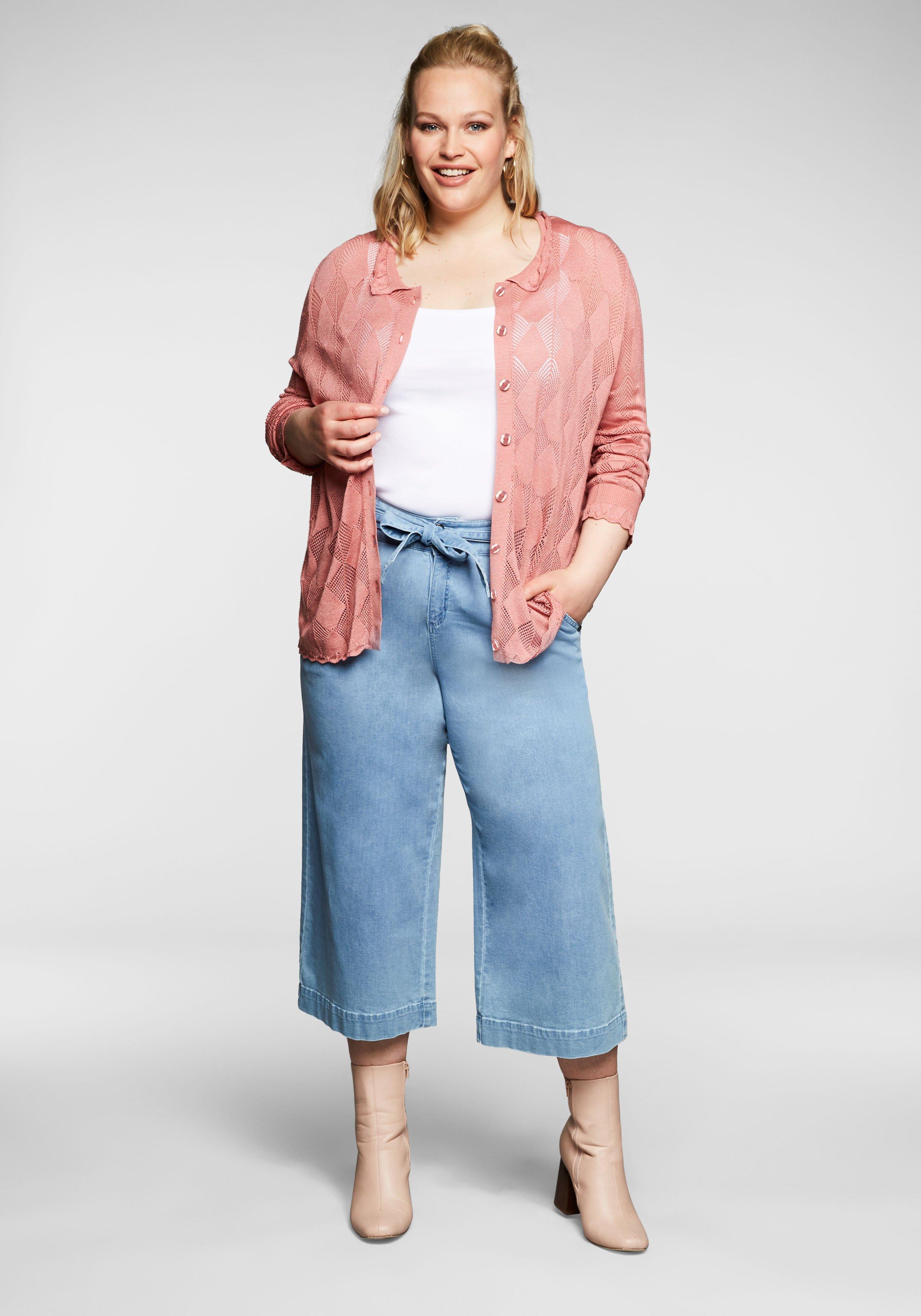 Strickjacke im Ajourstrickmuster, mit Umlegekragen