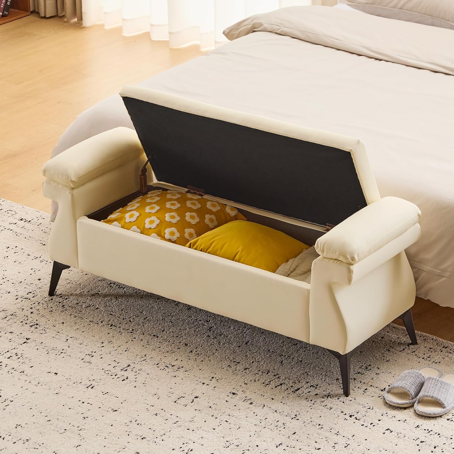 Sitzbank mit Stauraum 128cm, Große Aufbewahrungsbank mit Kissen, Fußbank, Bettbank, Sitztruhe mit Armlehnen aus PU-Kunstleder für Wohnzimmer Schlafzimmer Flur, Schuhbank, Beige