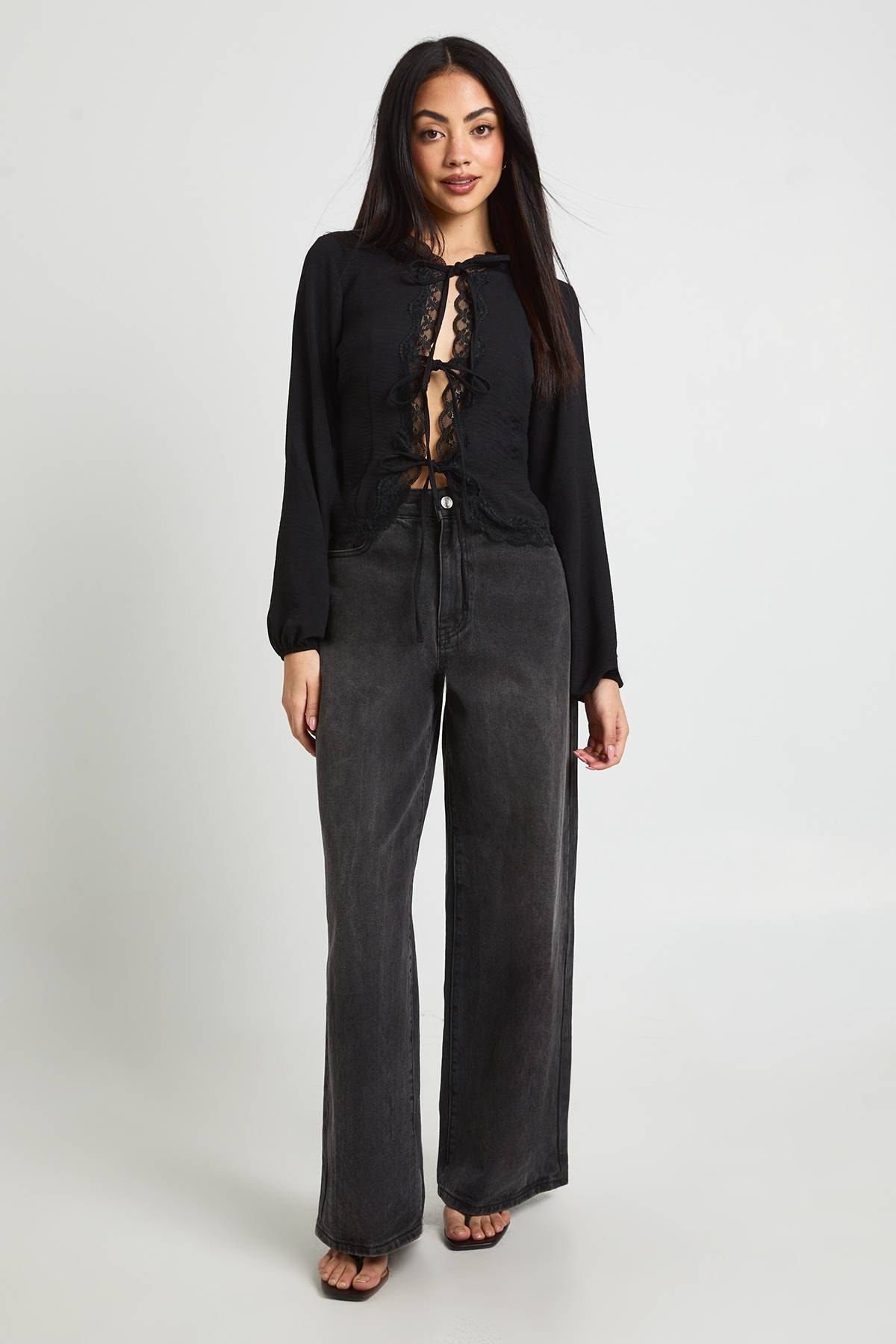 boohoo Blouse À Lacets Devant Avec Dentelle Martelée