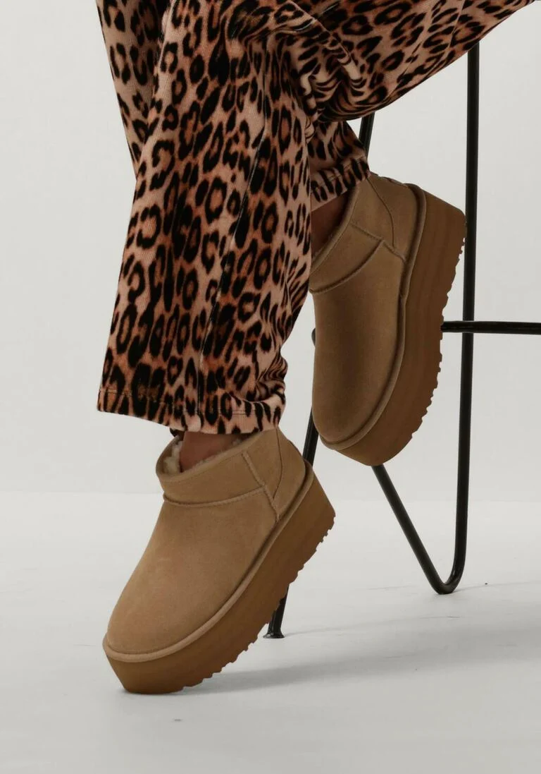 UGG beige ugg vachtlaarzen w classic ultra mini platform