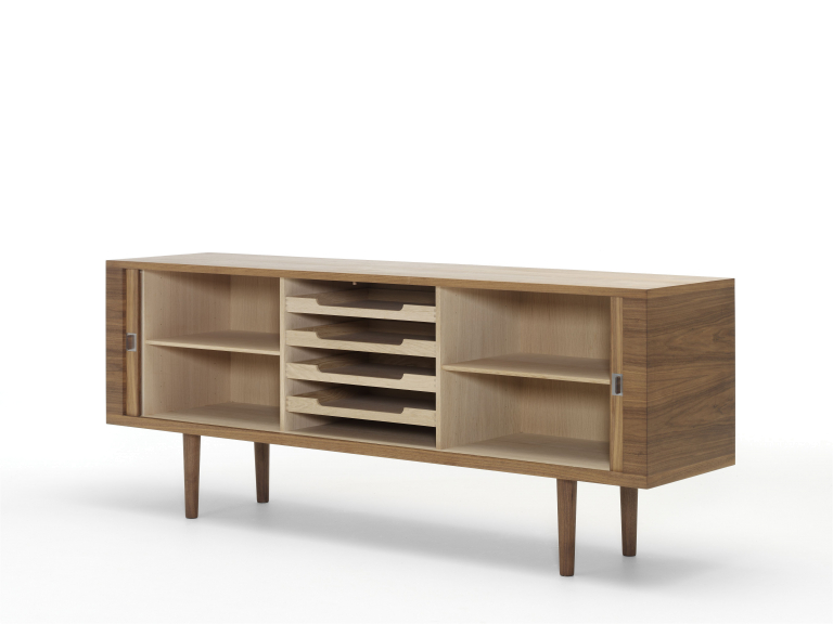 Carl Hansen & Son CH825 dressoir geolied walnoot houten poten