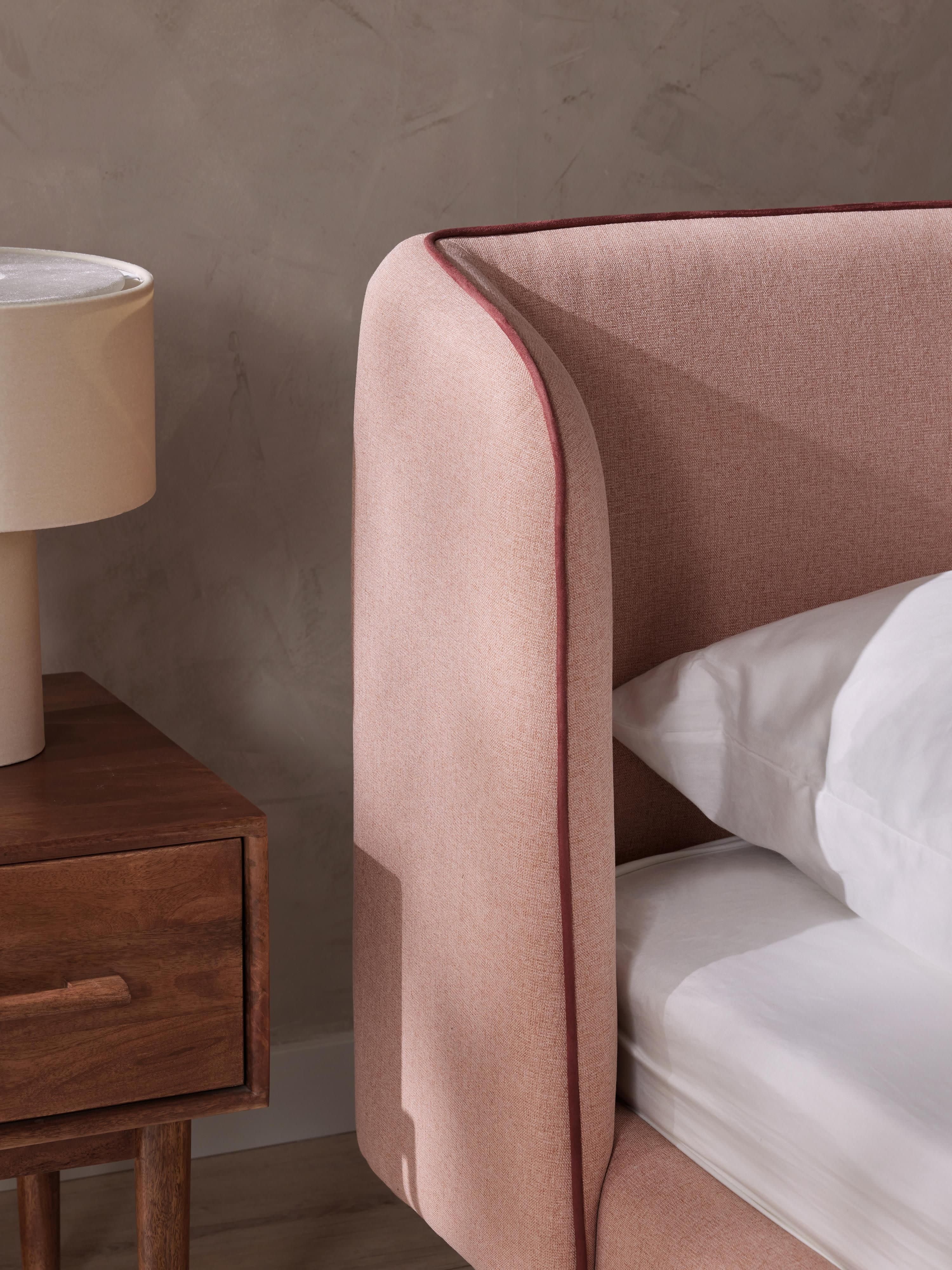 Gestoffeerd bed Luma met hoofdeinde