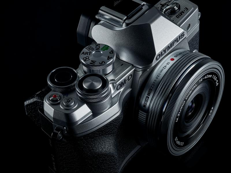 OM-System Fotokamera E-M10 Mark IV Kit 14-42 Silber Kompakte Fotokamera mit Bildstabilisator und Sucher