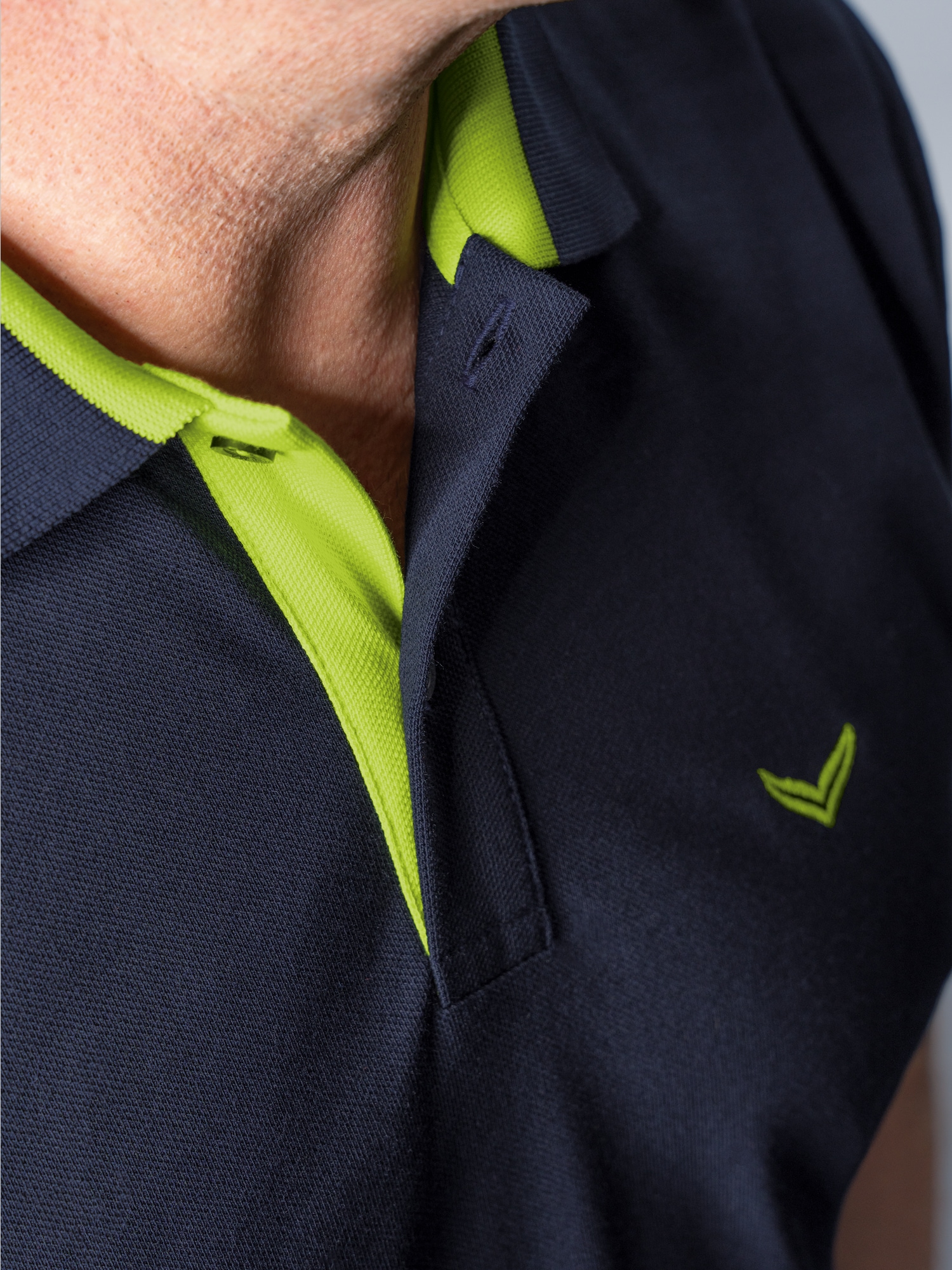 Poloshirt mit Kontrastelementen Navy