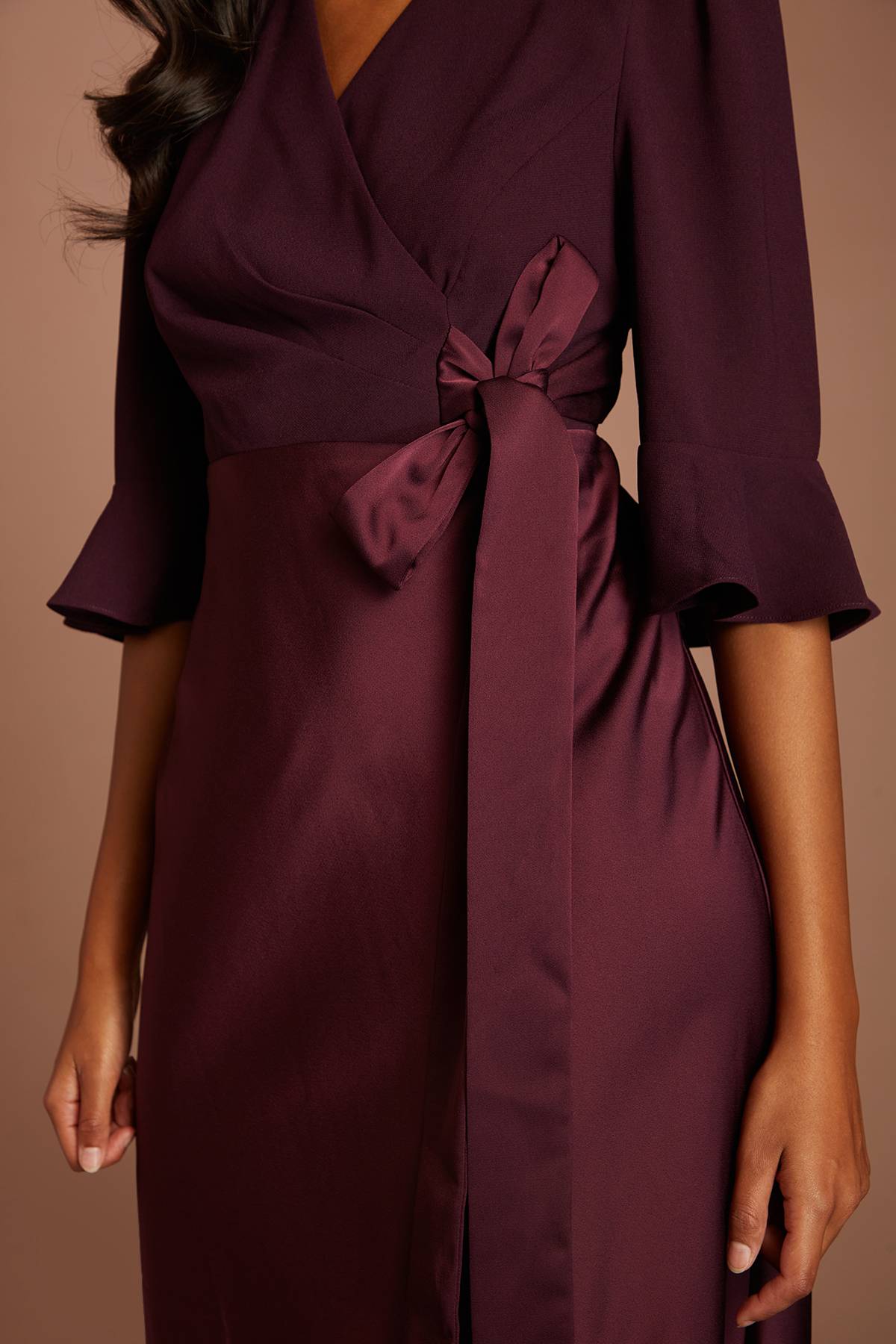 Coast Robe Portefeuille Petite En Crêpe Dos Satin À Manches À Volants