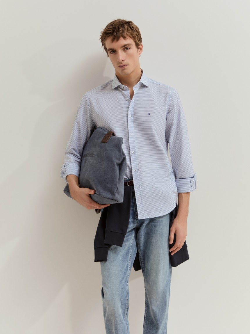 Camisa slim fit de algodão às riscas