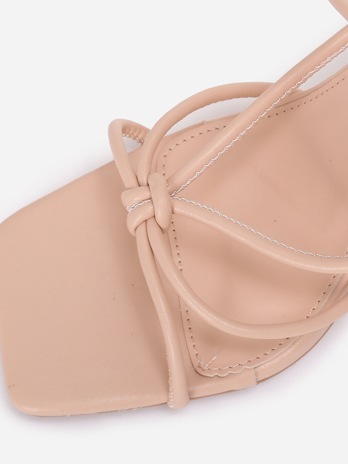 Sandales à laçage et talon triangle- Beige