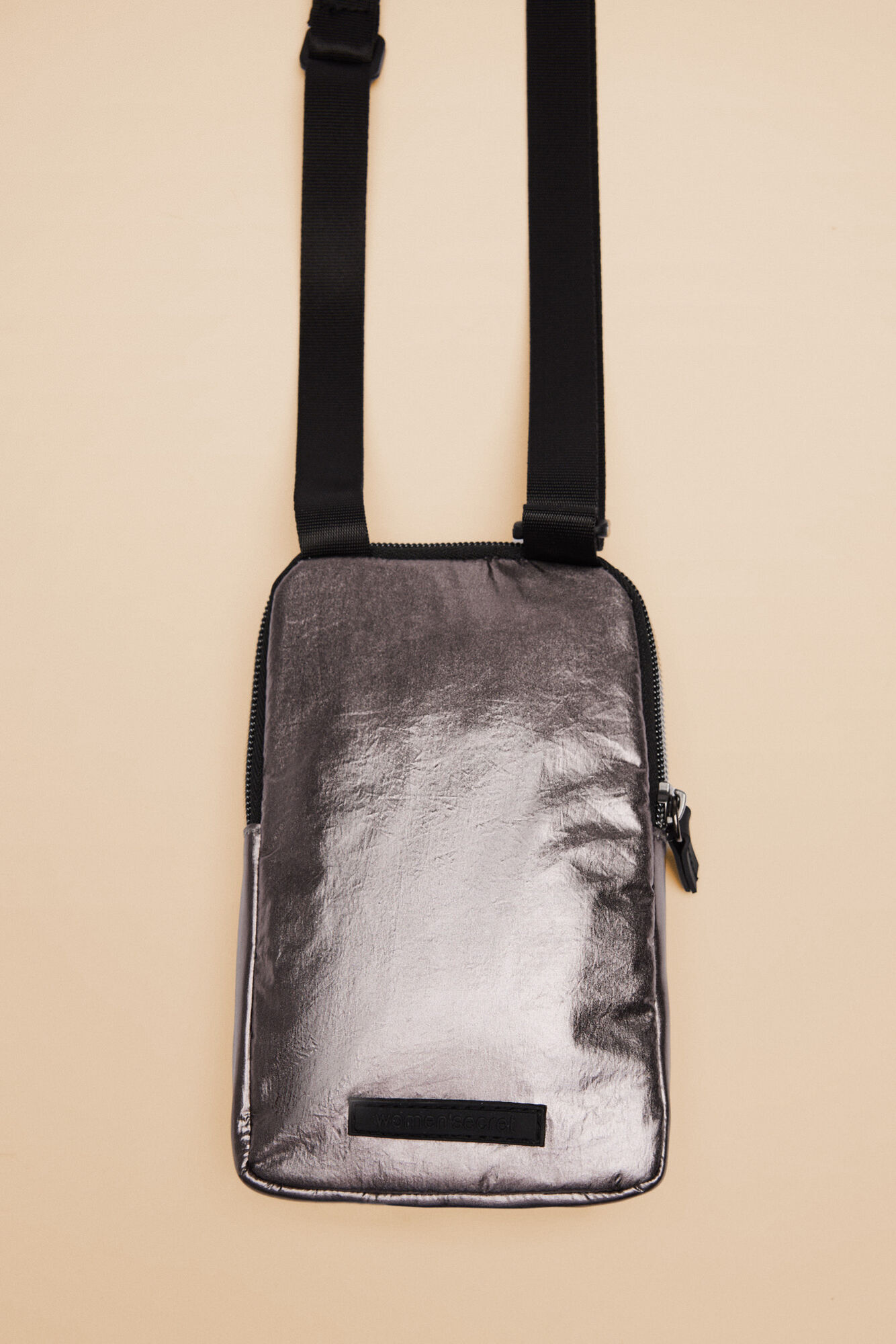 capa acolchoada para celular do Snoopy