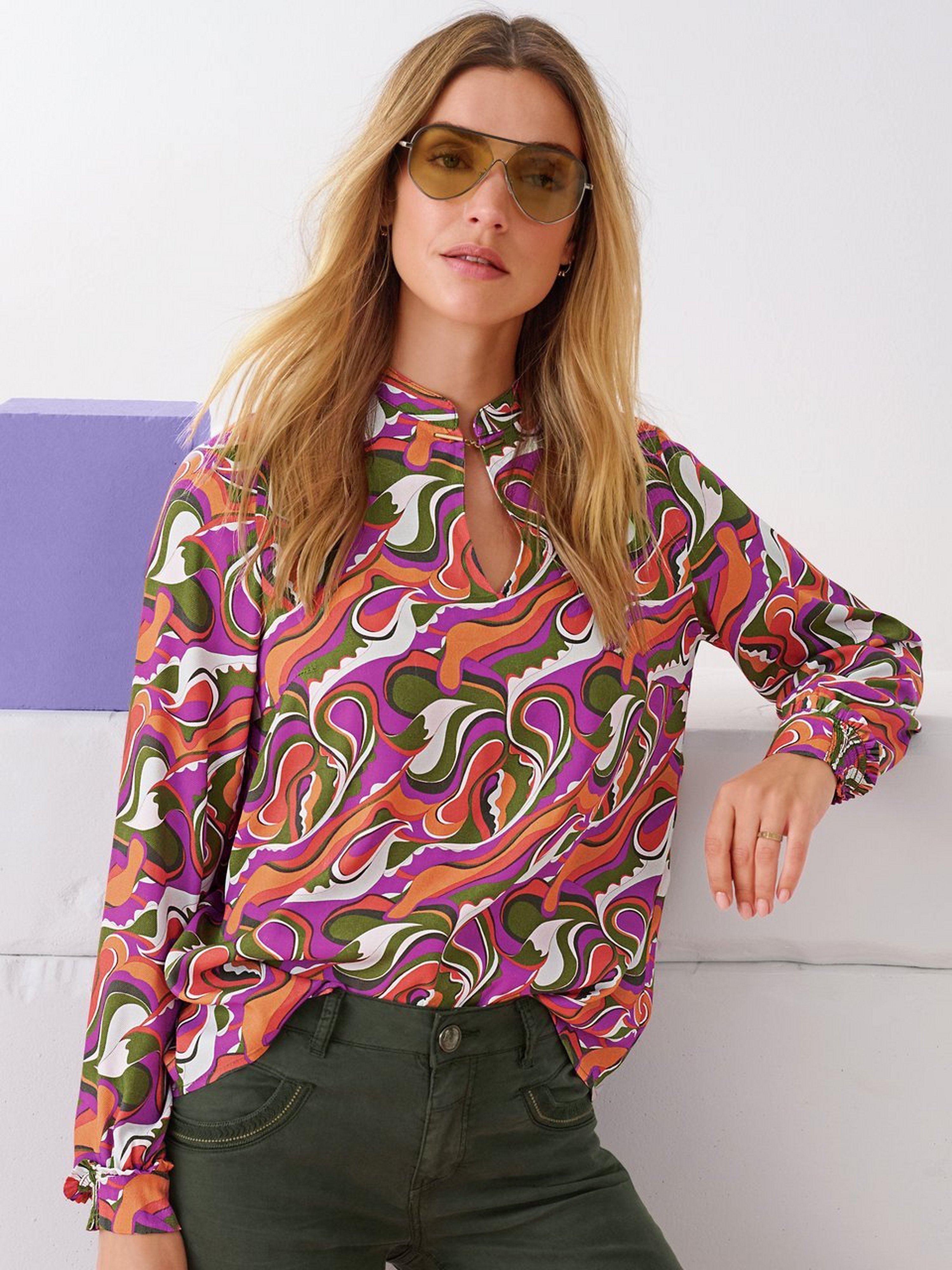Bluse mit Rundhals-­Ausschnitt