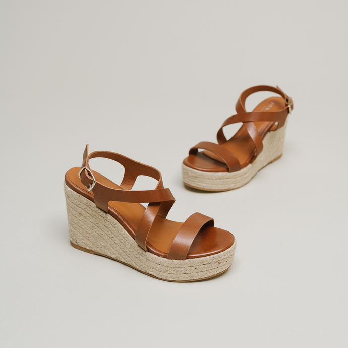 Espadrilles à brides croisées compensées  en cuir cognac