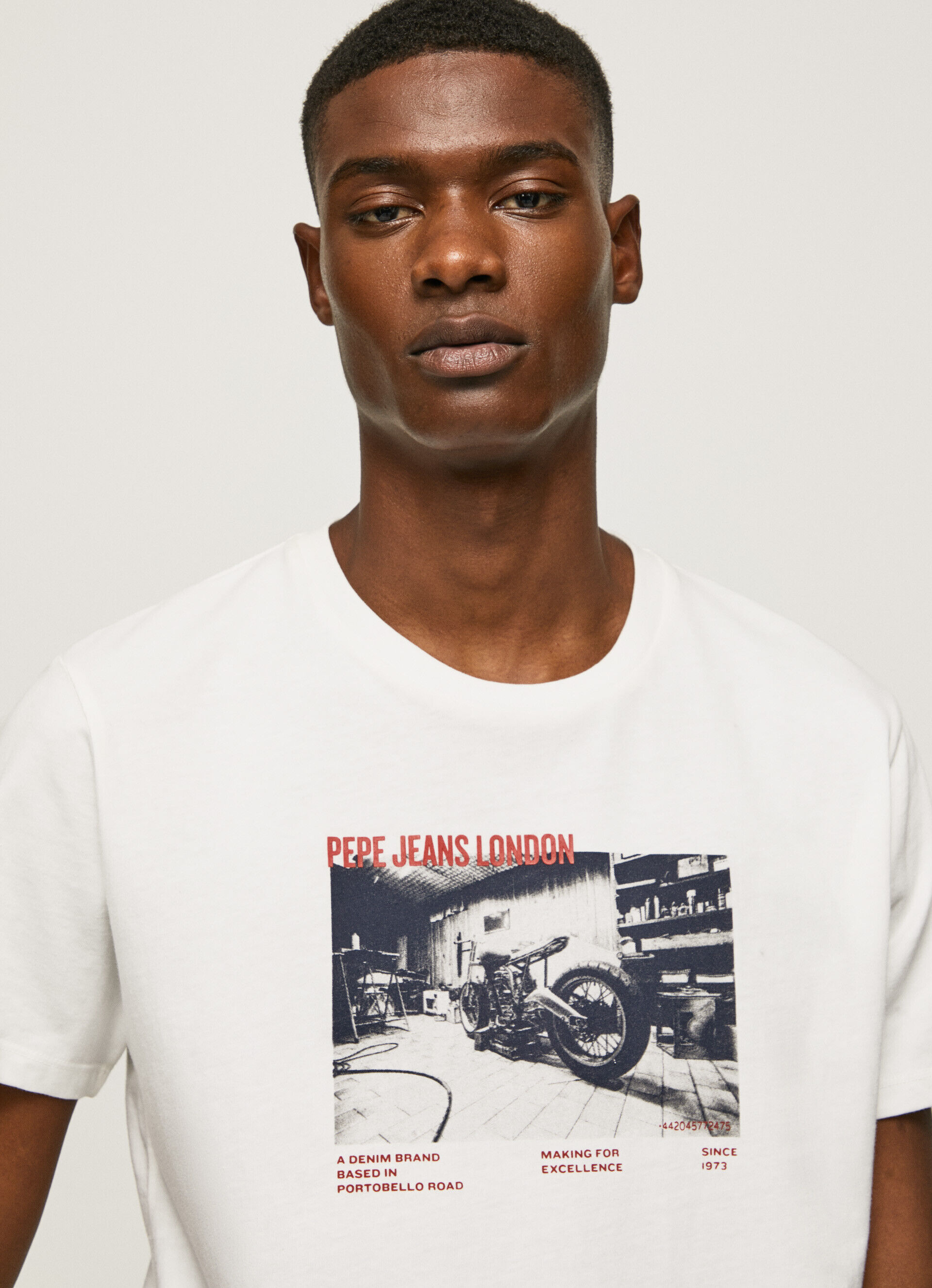 CAMISETA COM ESTAMPA FOTOGRÁFICA - branca