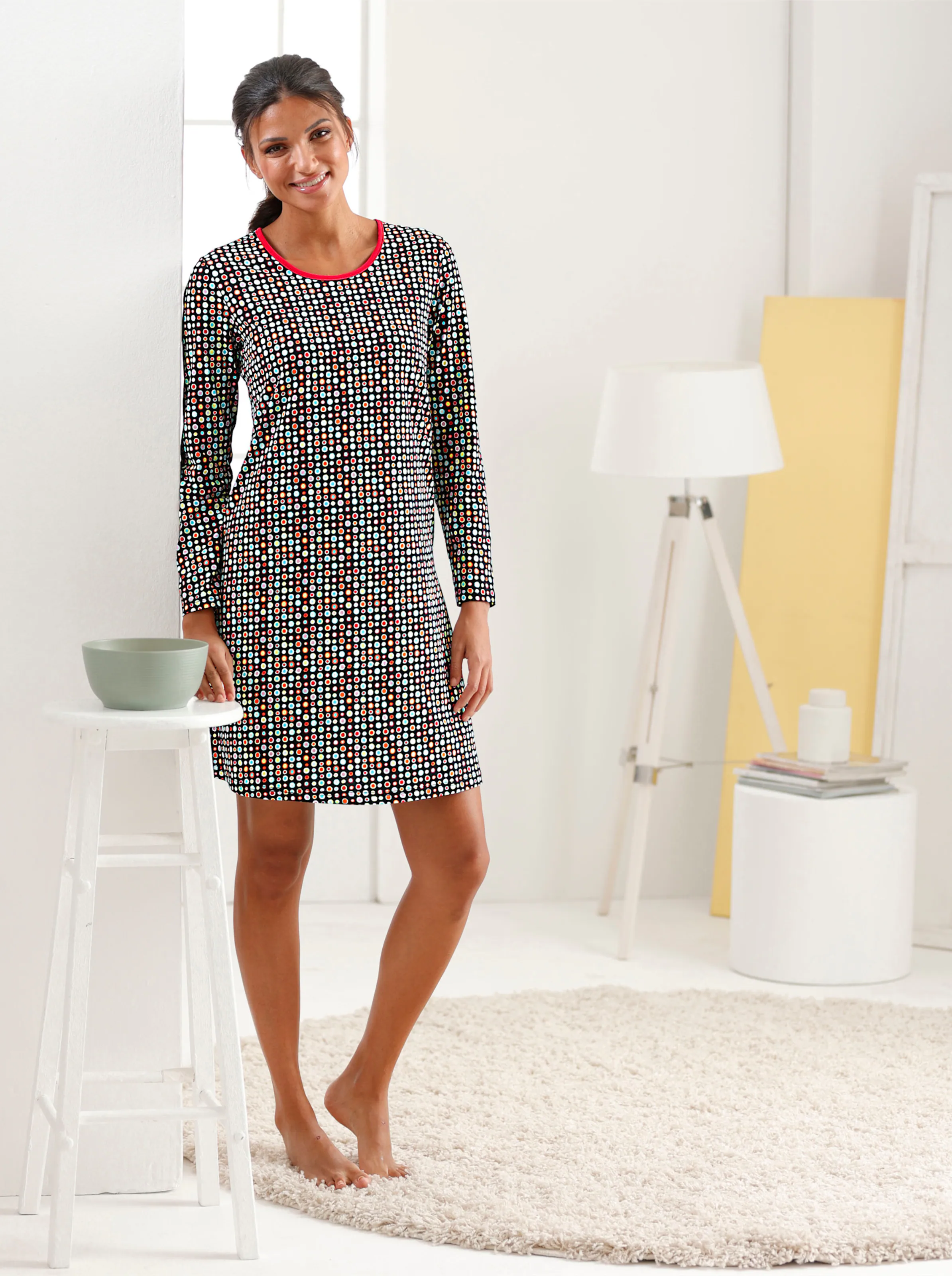 wäschepur Sleepshirts in schwarz-bedruckt + erdbeere