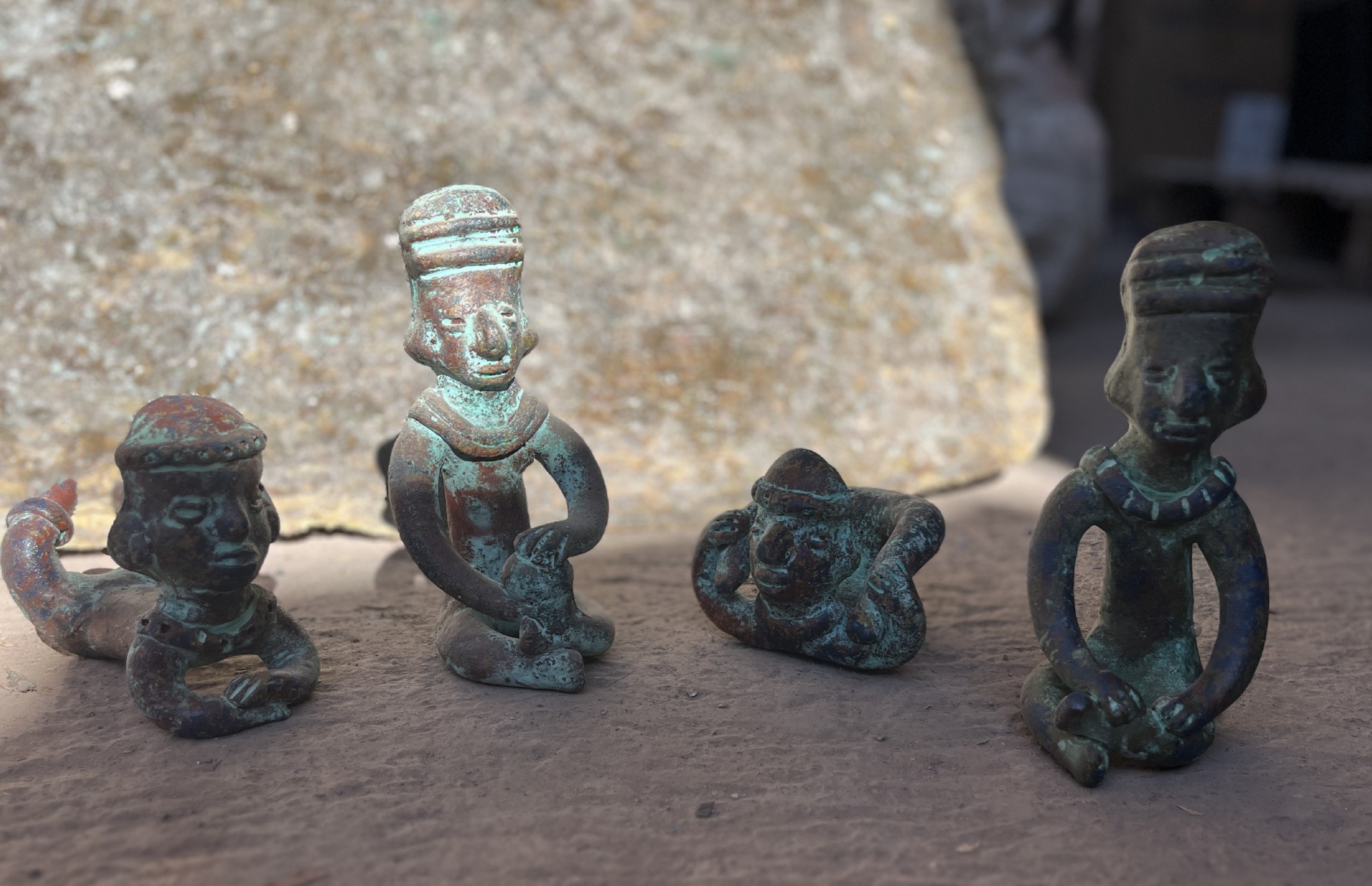 Maya-Figur 'Kaax' aus Terrakotta, grün, braun, H 10 cm, B 12 cm, L 12 cm von fischer's lagerhaus