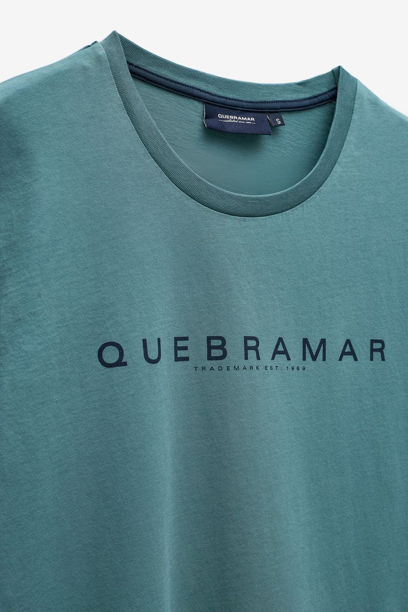 T-SHIRT BÁSICA COM PRINT QUEBRAMAR