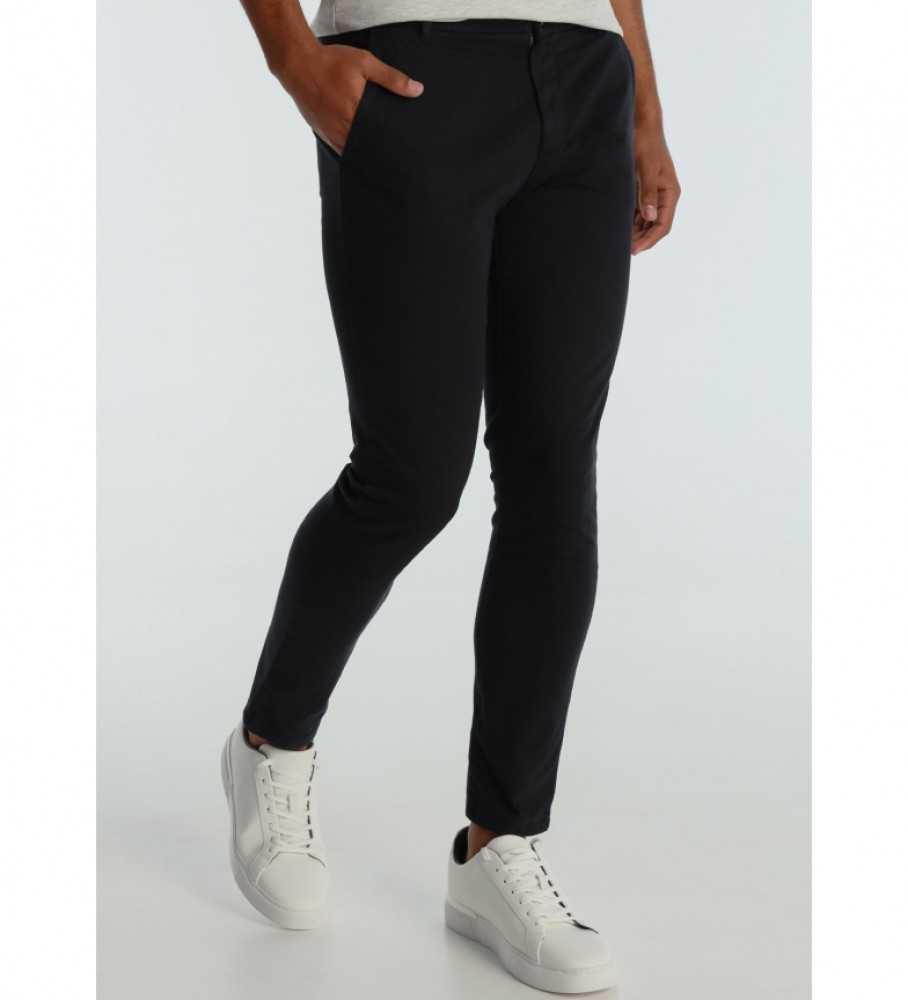 Calça chino de cetim slim fit Six Valves na cor preta.