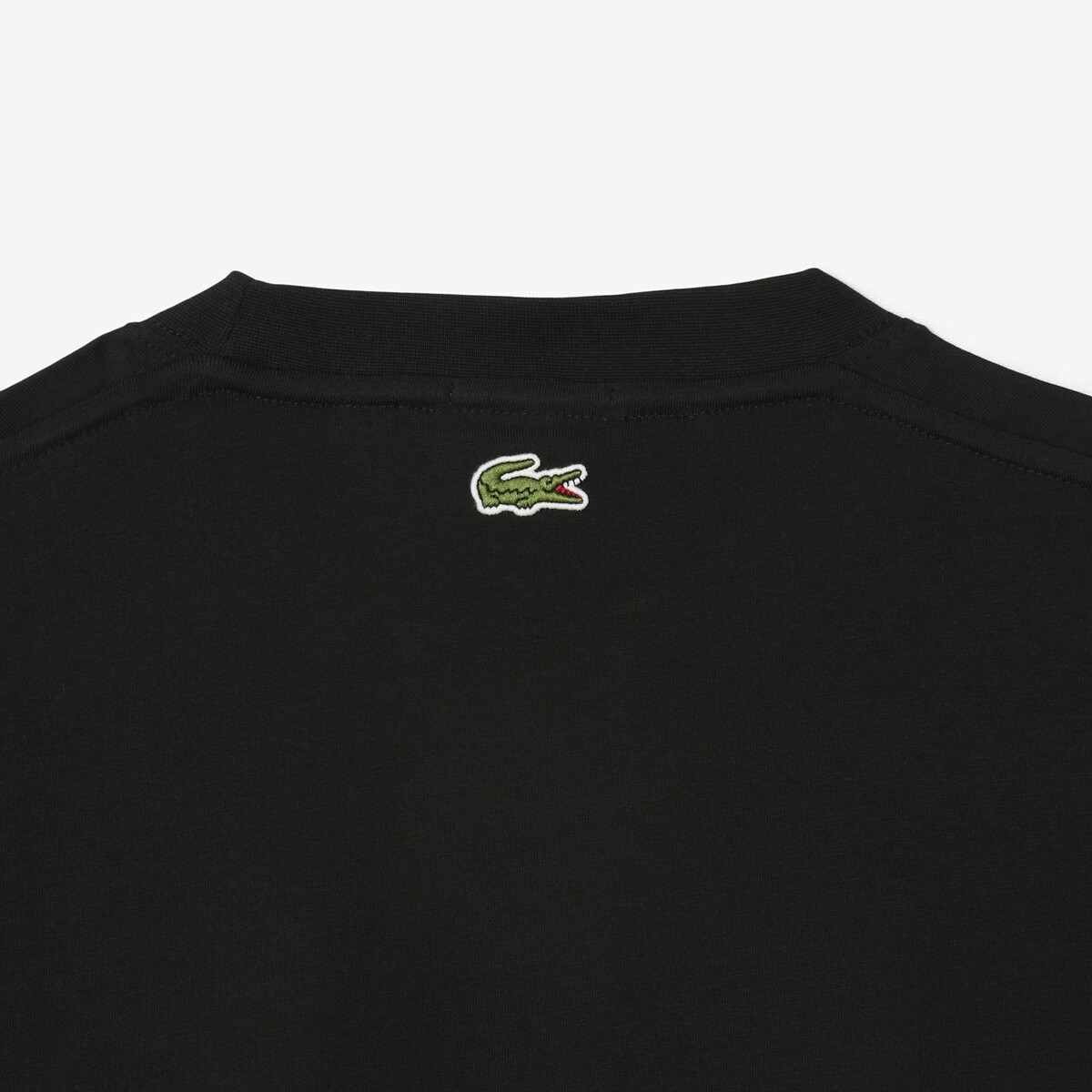 Camiseta LACOSTE com logotipo centralizado