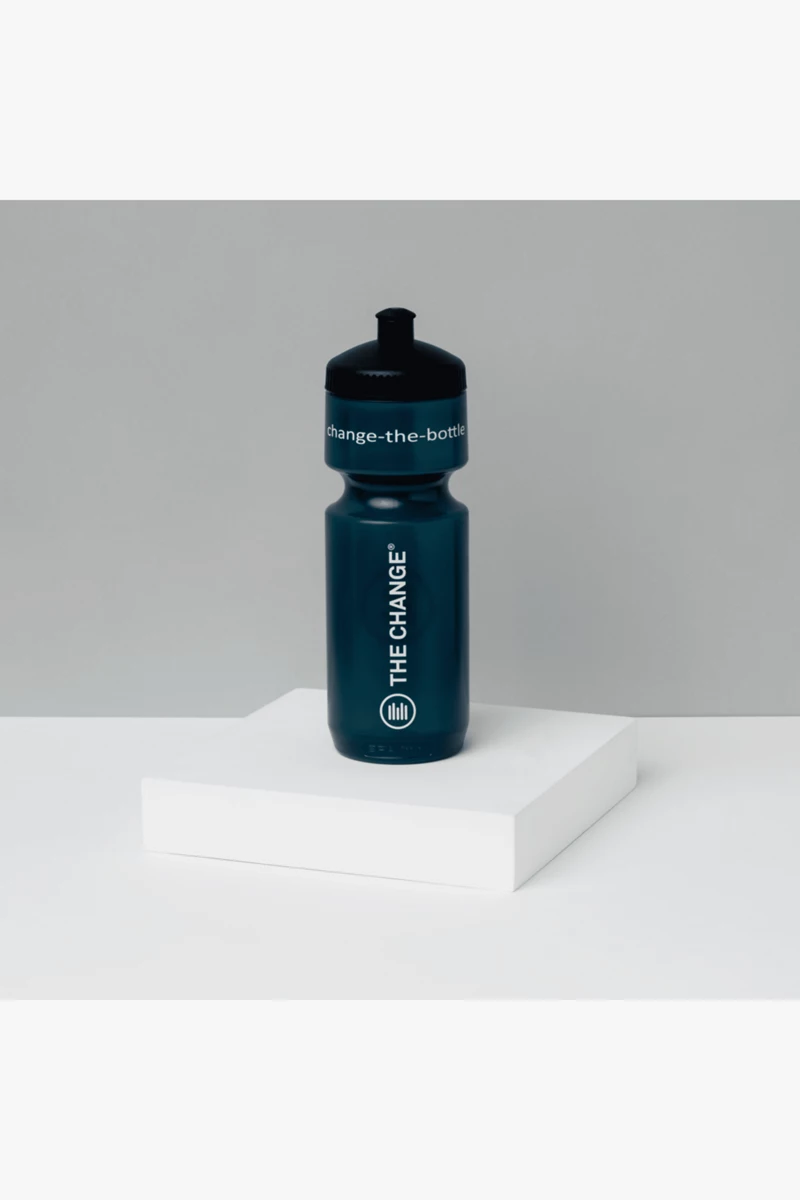 BE THE CHANGE Shaker 750 ml Trinkflasche