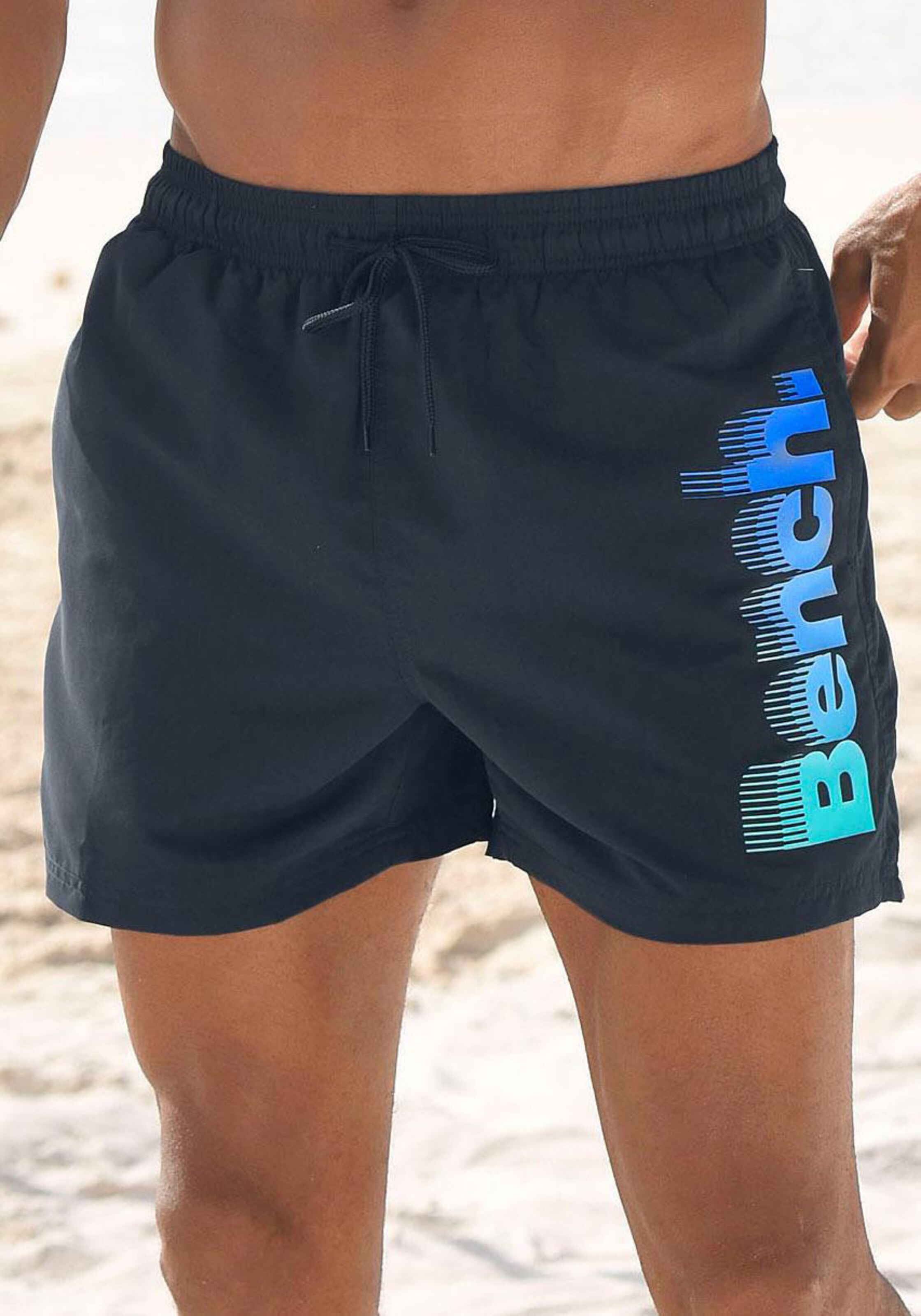 Bench. Badeshorts in marine