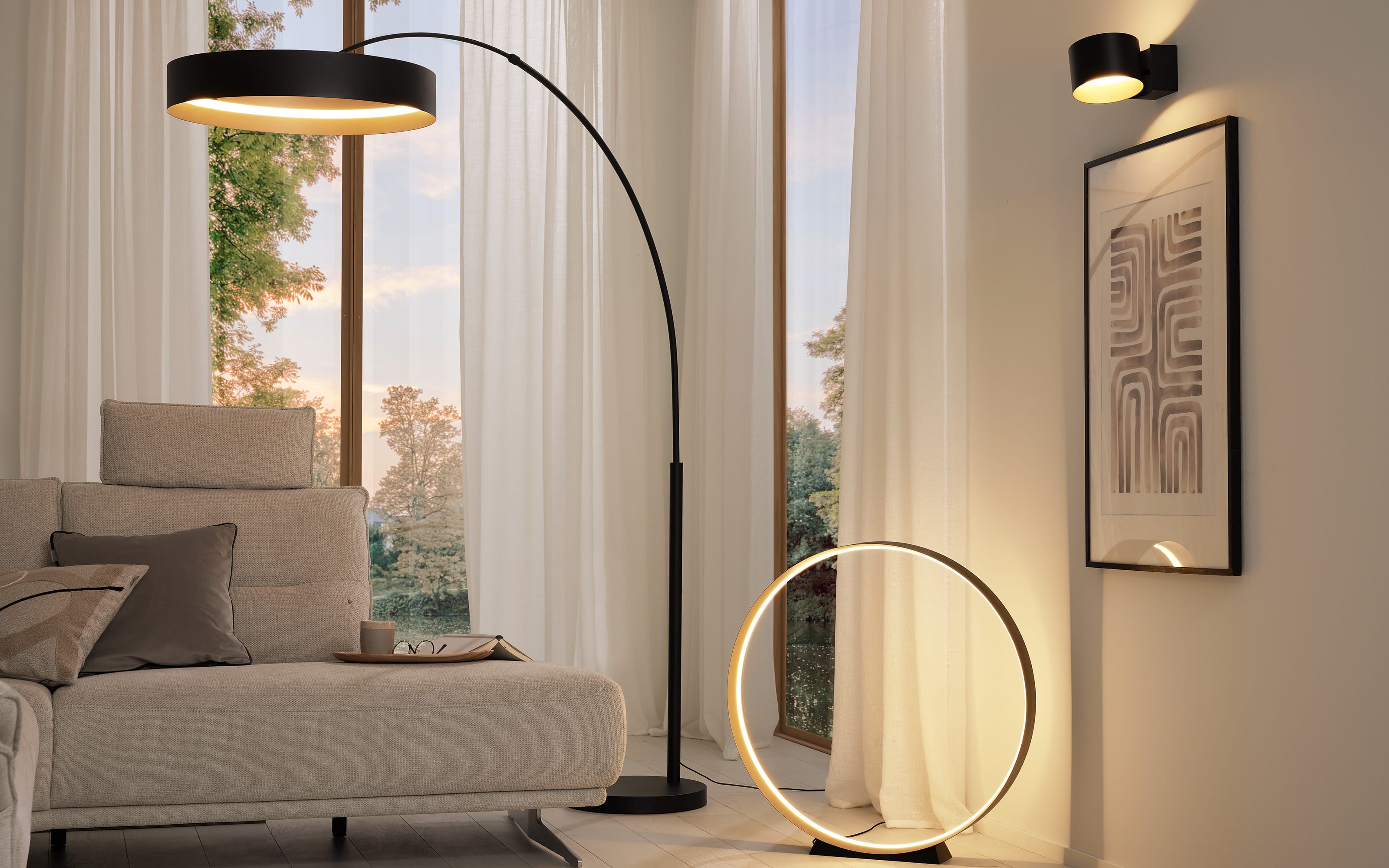 LED-Bodenleuchte Loop, schwarz/gold, inkl. stufenloser Dimmfunktion