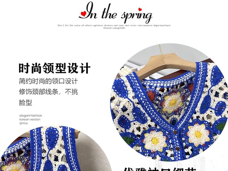 Juuri - Gehaakt vest met V-hals en bloemen